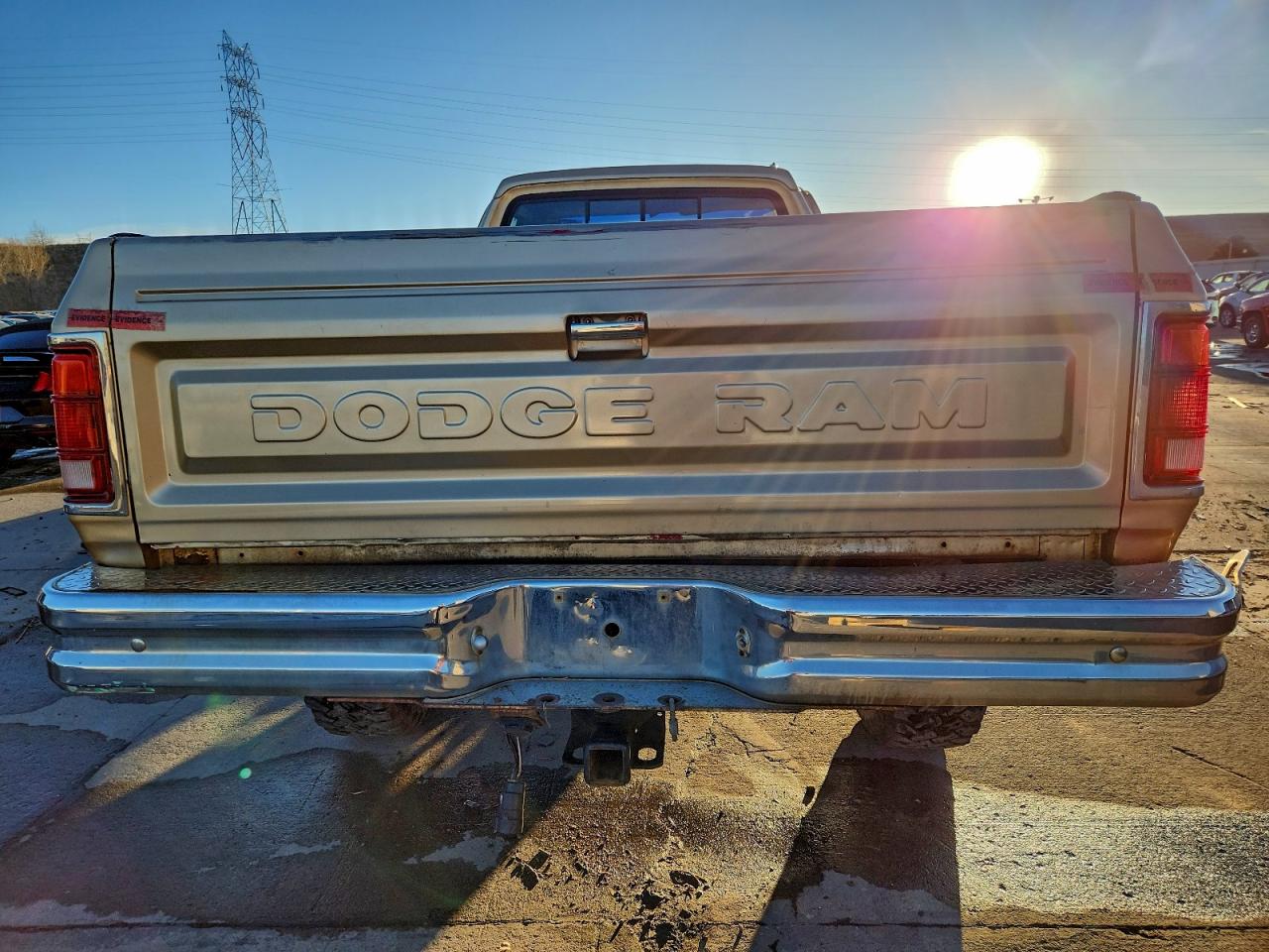 1992 Dodge W-series W200 Orange vin: 1B7KM26C5NS531667
