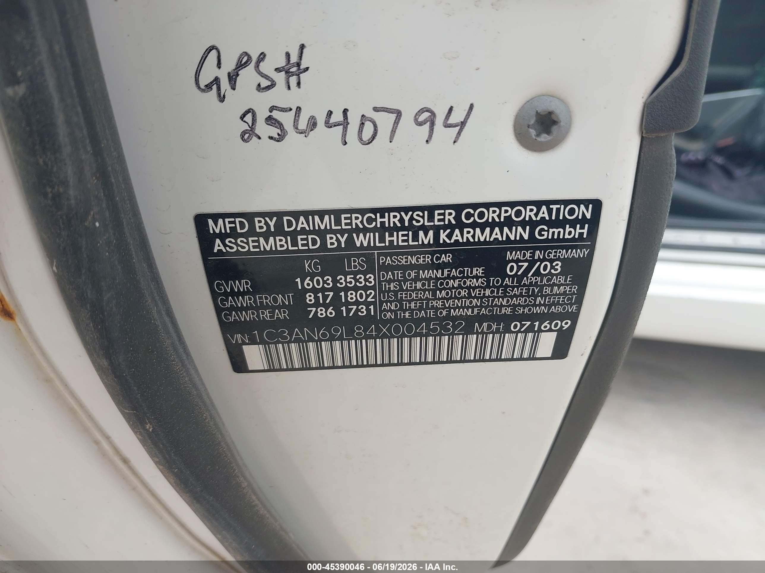 2004 Chrysler Crossfire   White vin: 1C3AN69L84X004532