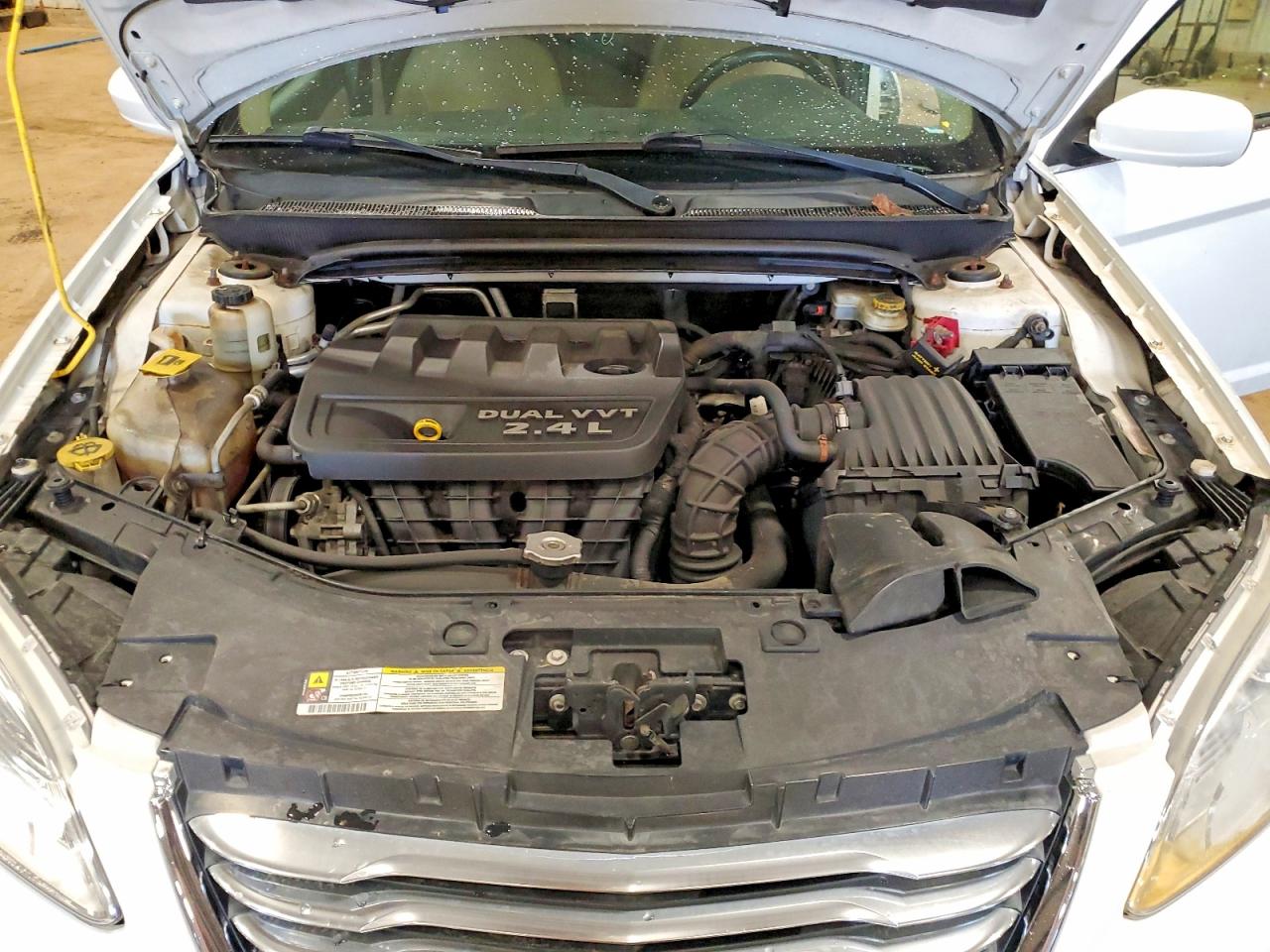 2011 Chrysler 200 Touring White vin: 1C3BC1FB2BN549627