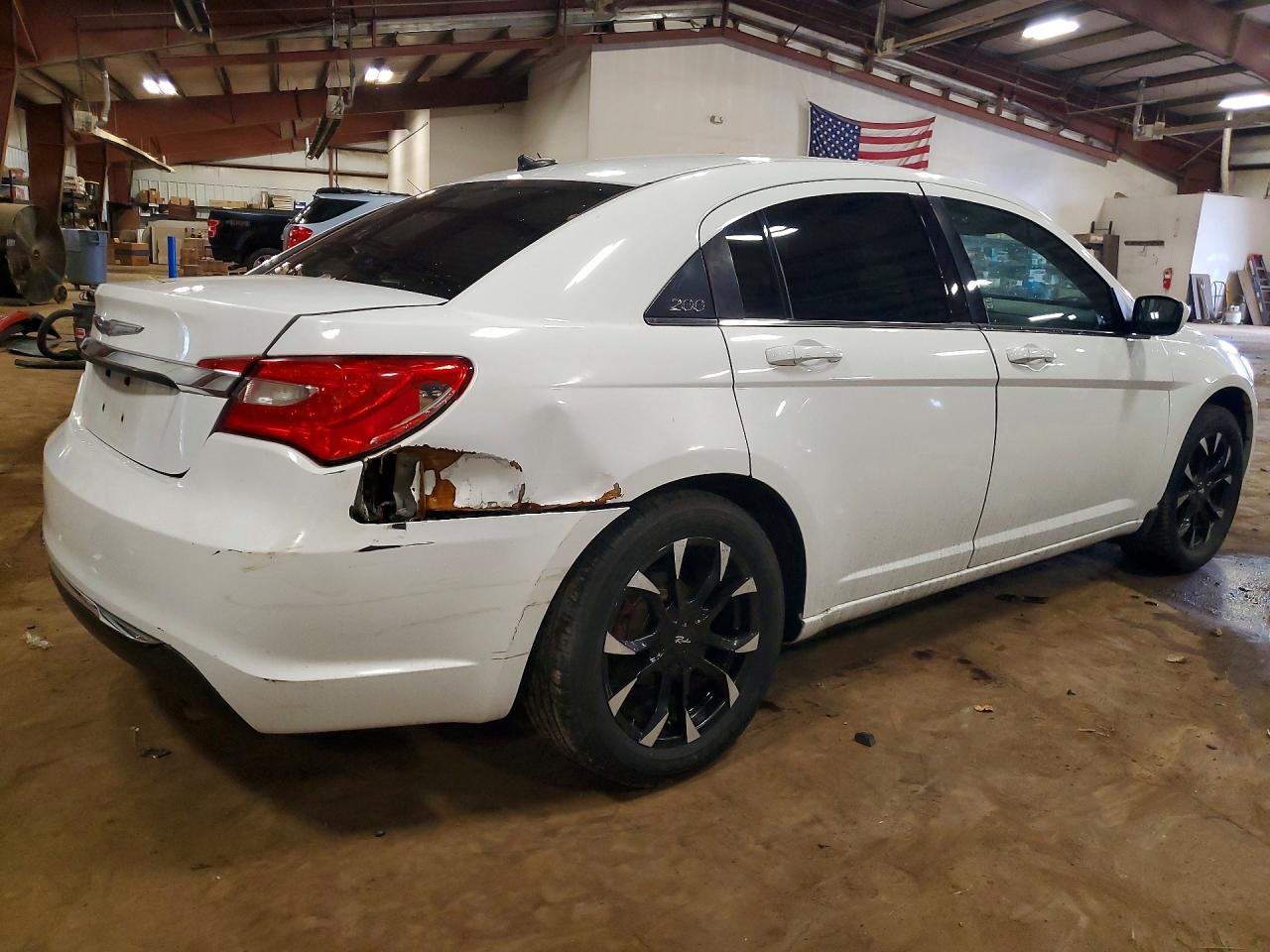 2011 Chrysler 200 Touring White vin: 1C3BC1FB2BN549627