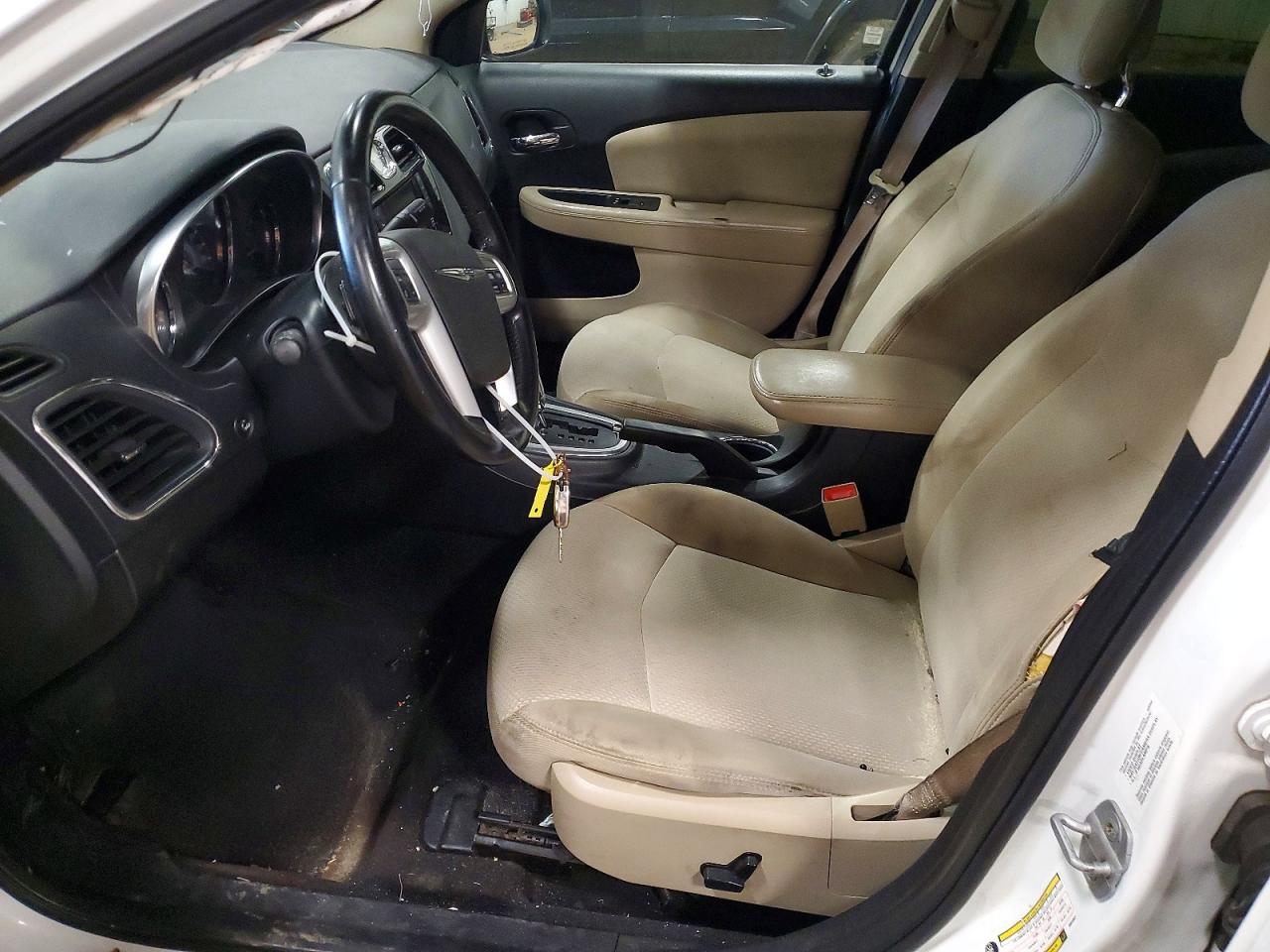 2011 Chrysler 200 Touring White vin: 1C3BC1FB2BN549627