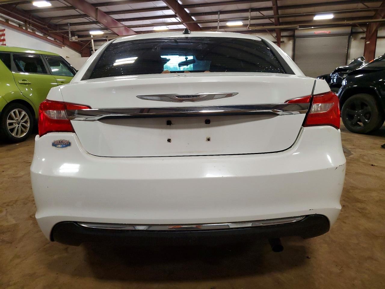 2011 Chrysler 200 Touring White vin: 1C3BC1FB2BN549627