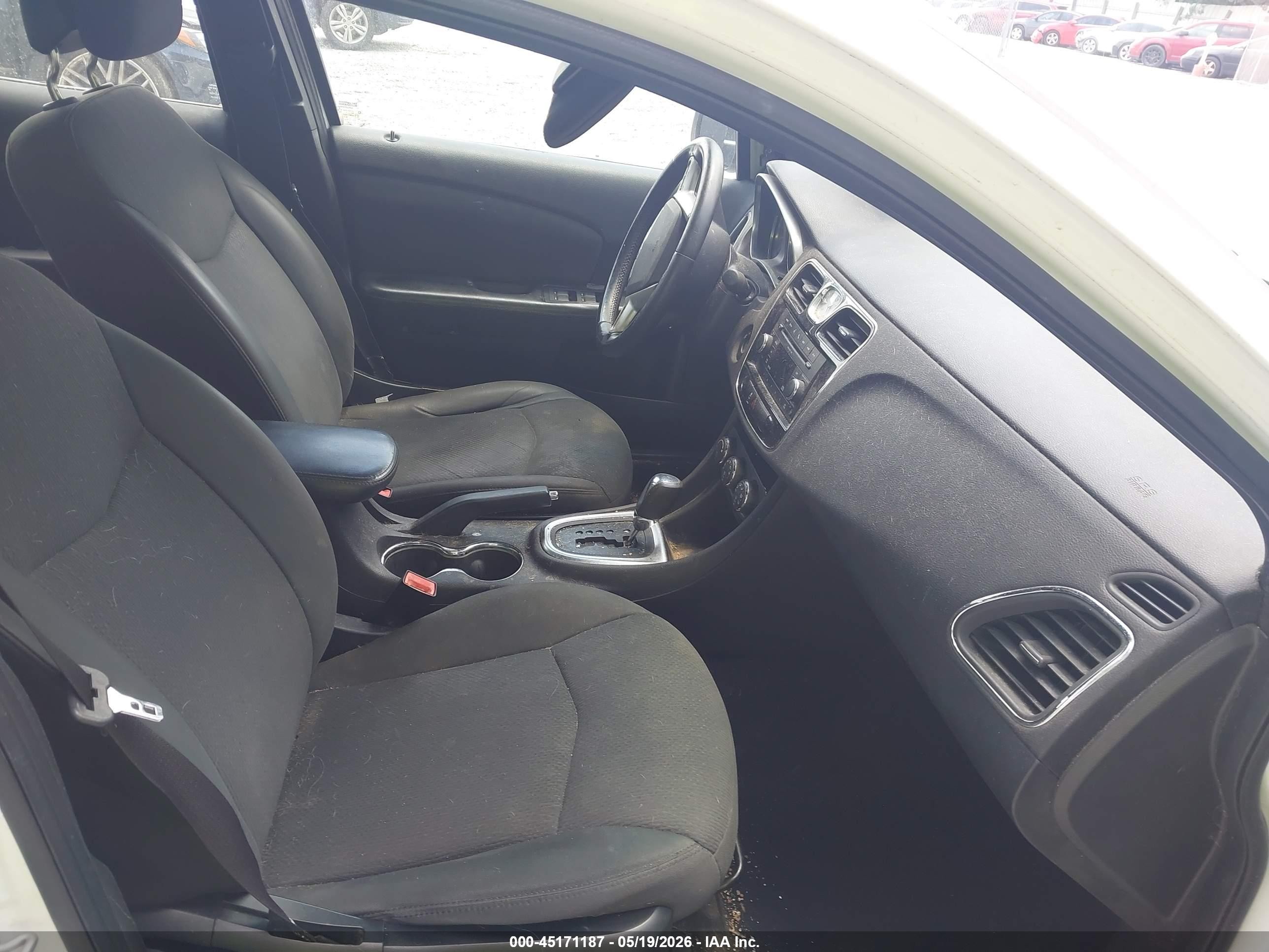 2011 Chrysler 200 Touring Белый vin: 1C3BC1FB2BN576097