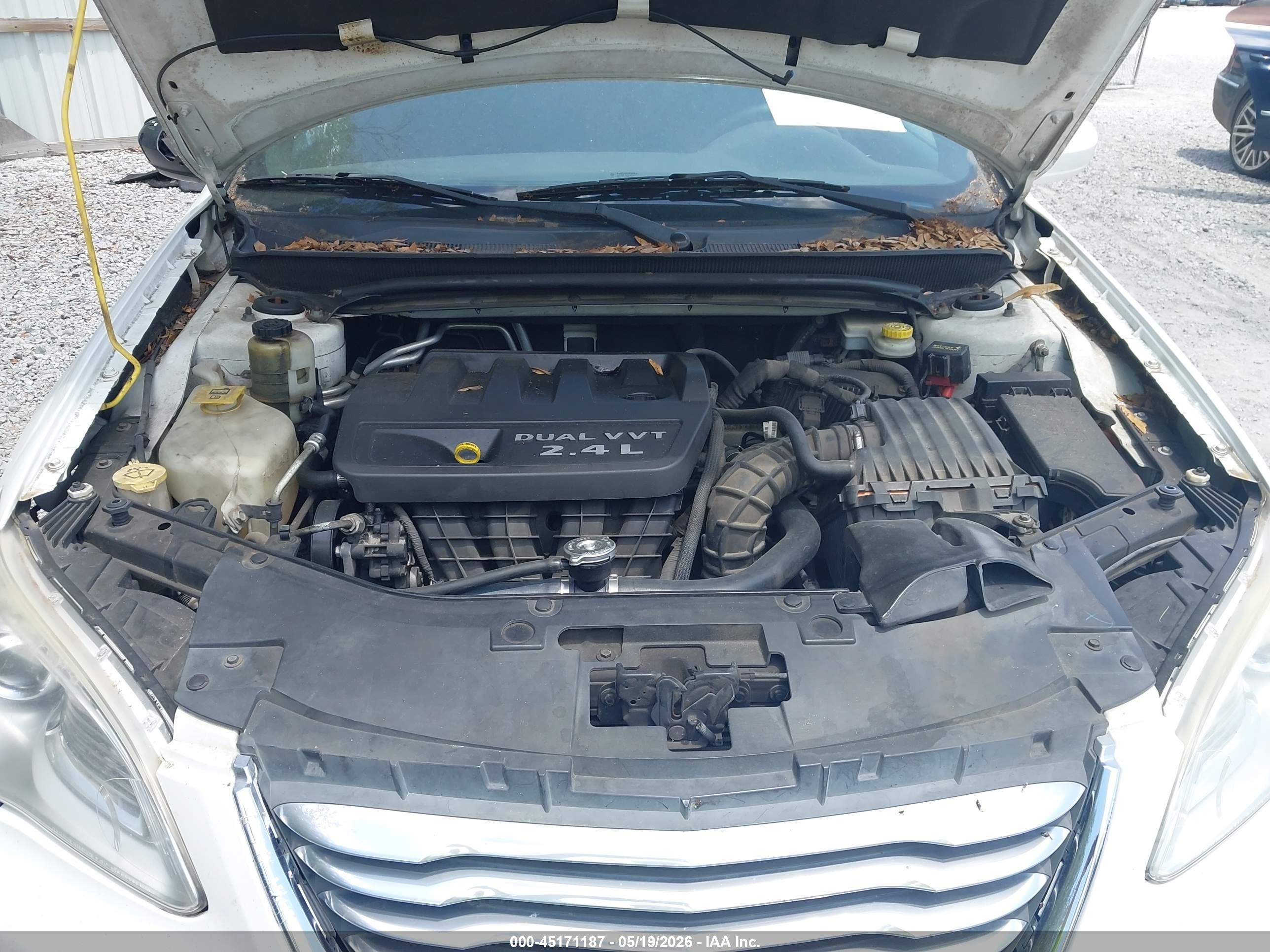 2011 Chrysler 200 Touring Белый vin: 1C3BC1FB2BN576097
