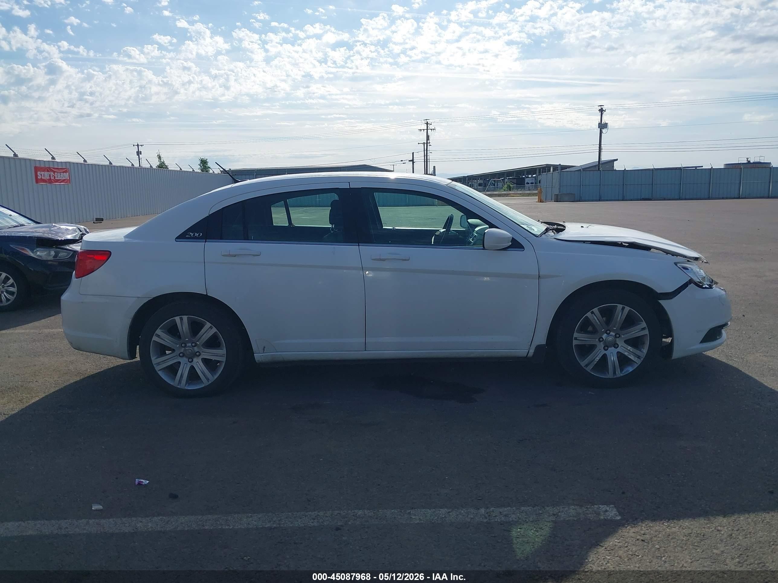 2011 Chrysler 200 Touring White vin: 1C3BC1FB9BN626428