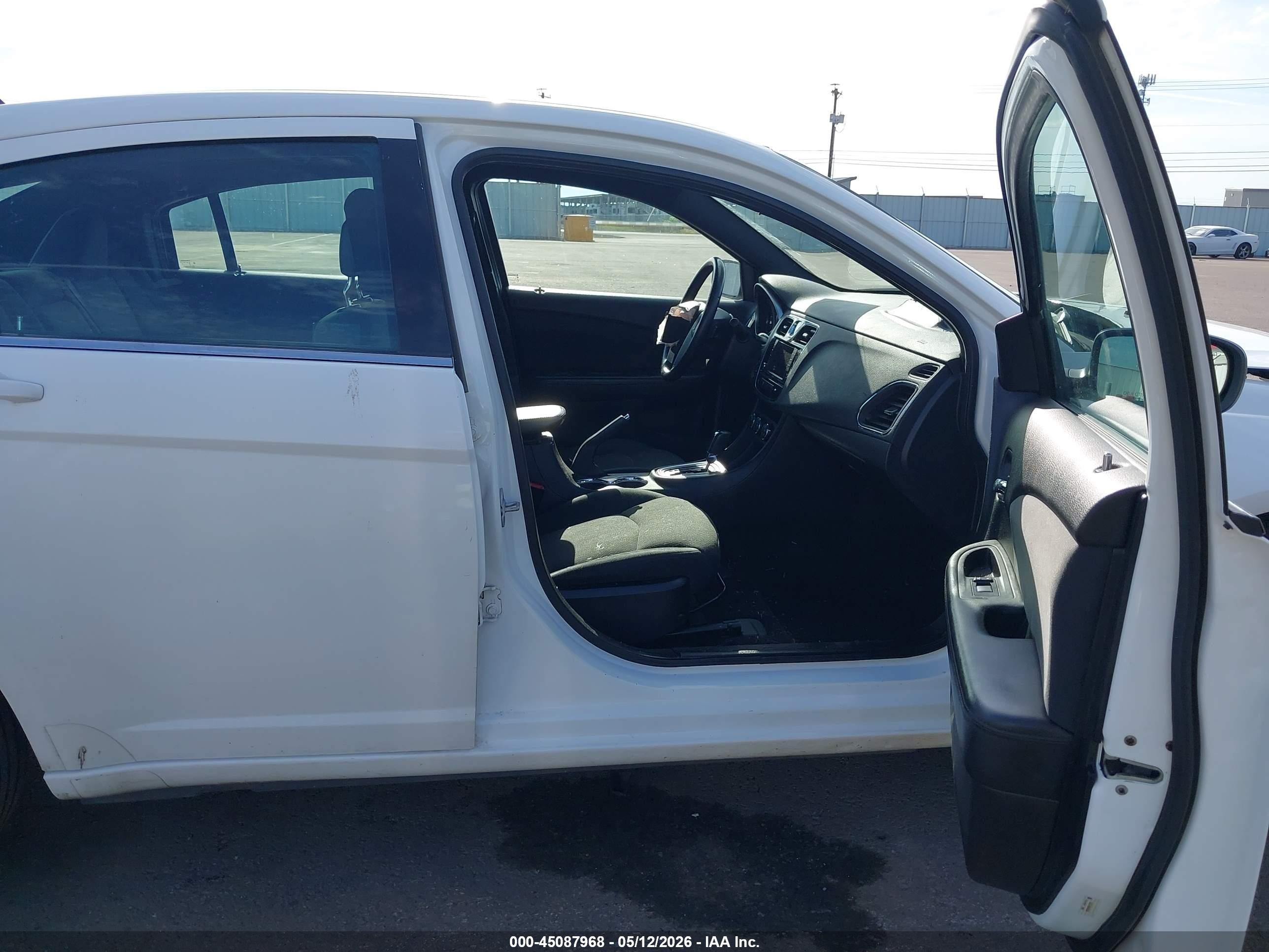 2011 Chrysler 200 Touring White vin: 1C3BC1FB9BN626428