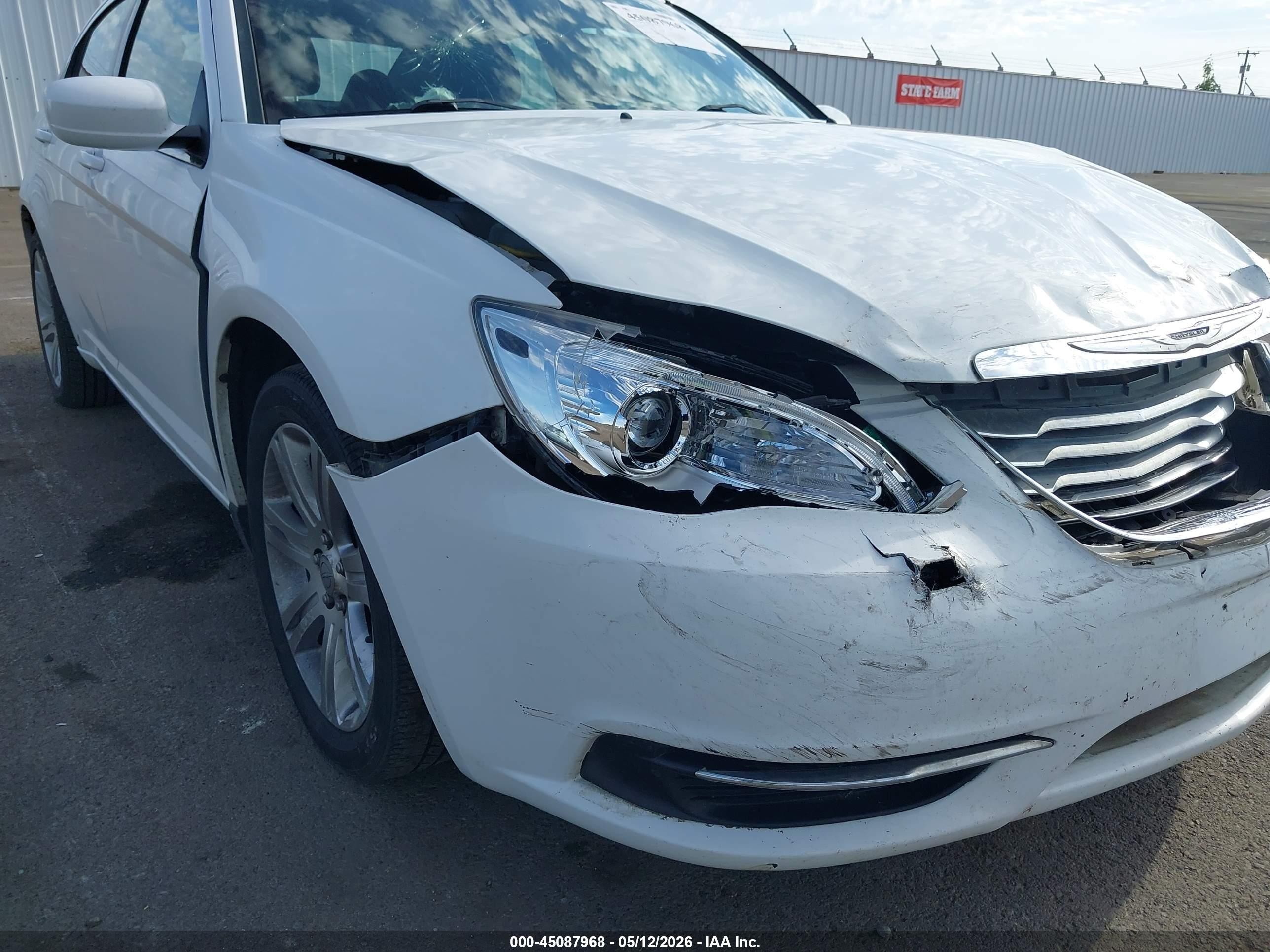 2011 Chrysler 200 Touring White vin: 1C3BC1FB9BN626428
