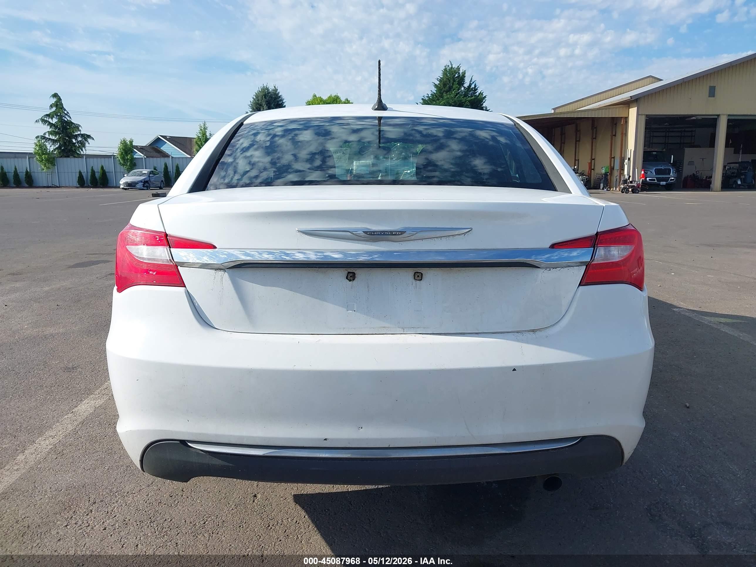 2011 Chrysler 200 Touring White vin: 1C3BC1FB9BN626428