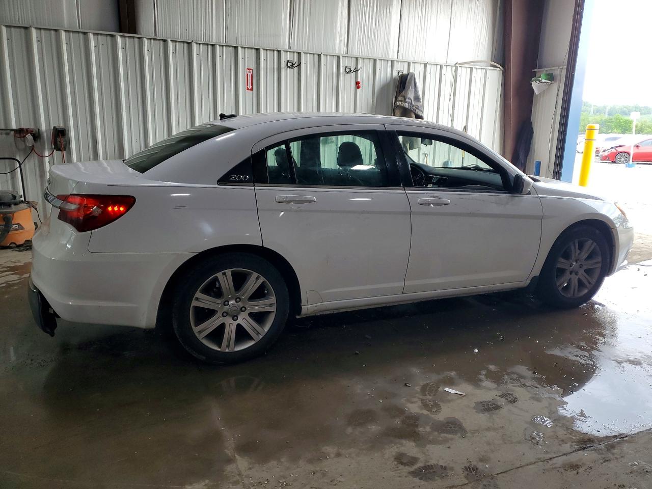 2011 Chrysler 200 Touring White vin: 1C3BC1FBXBN623473