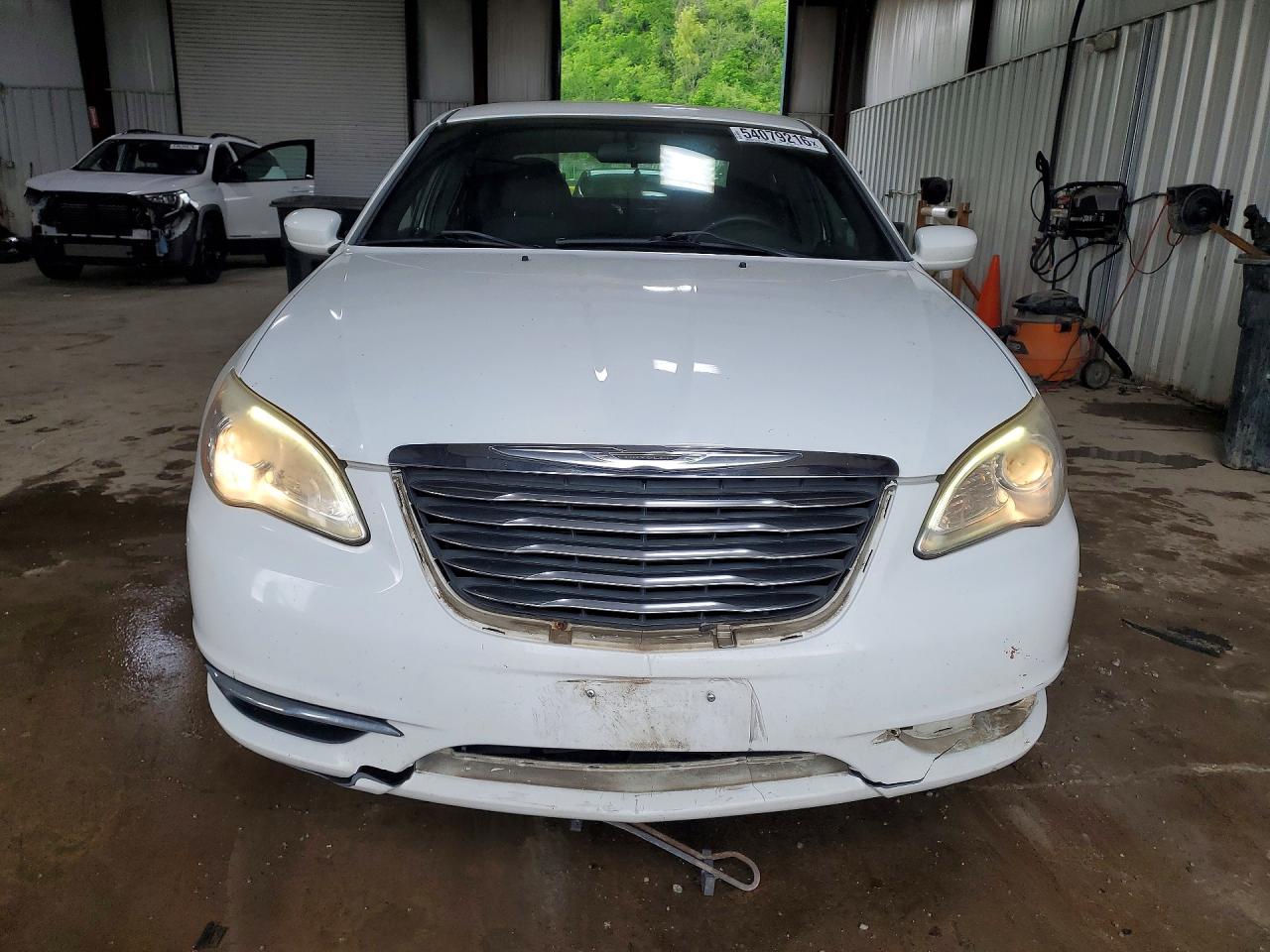 2011 Chrysler 200 Touring White vin: 1C3BC1FBXBN623473
