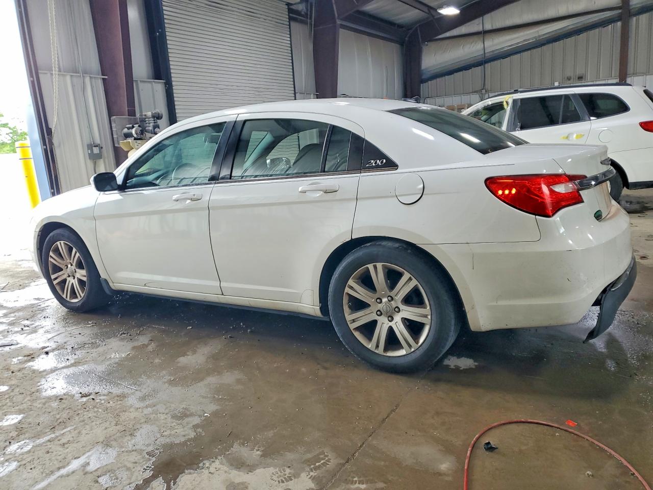 2011 Chrysler 200 Touring White vin: 1C3BC1FBXBN623473