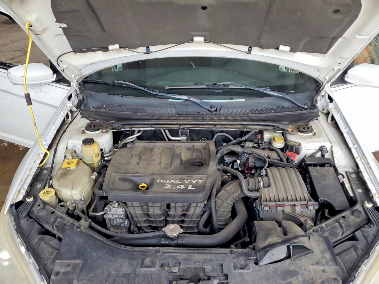 2011 Chrysler 200 Touring White vin: 1C3BC1FBXBN623473