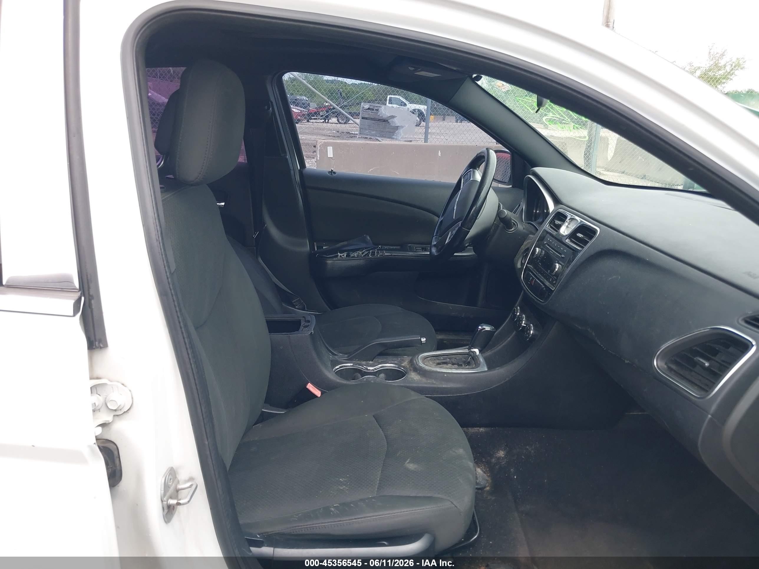 2011 Chrysler 200 Touring Белый vin: 1C3BC1FG5BN614157