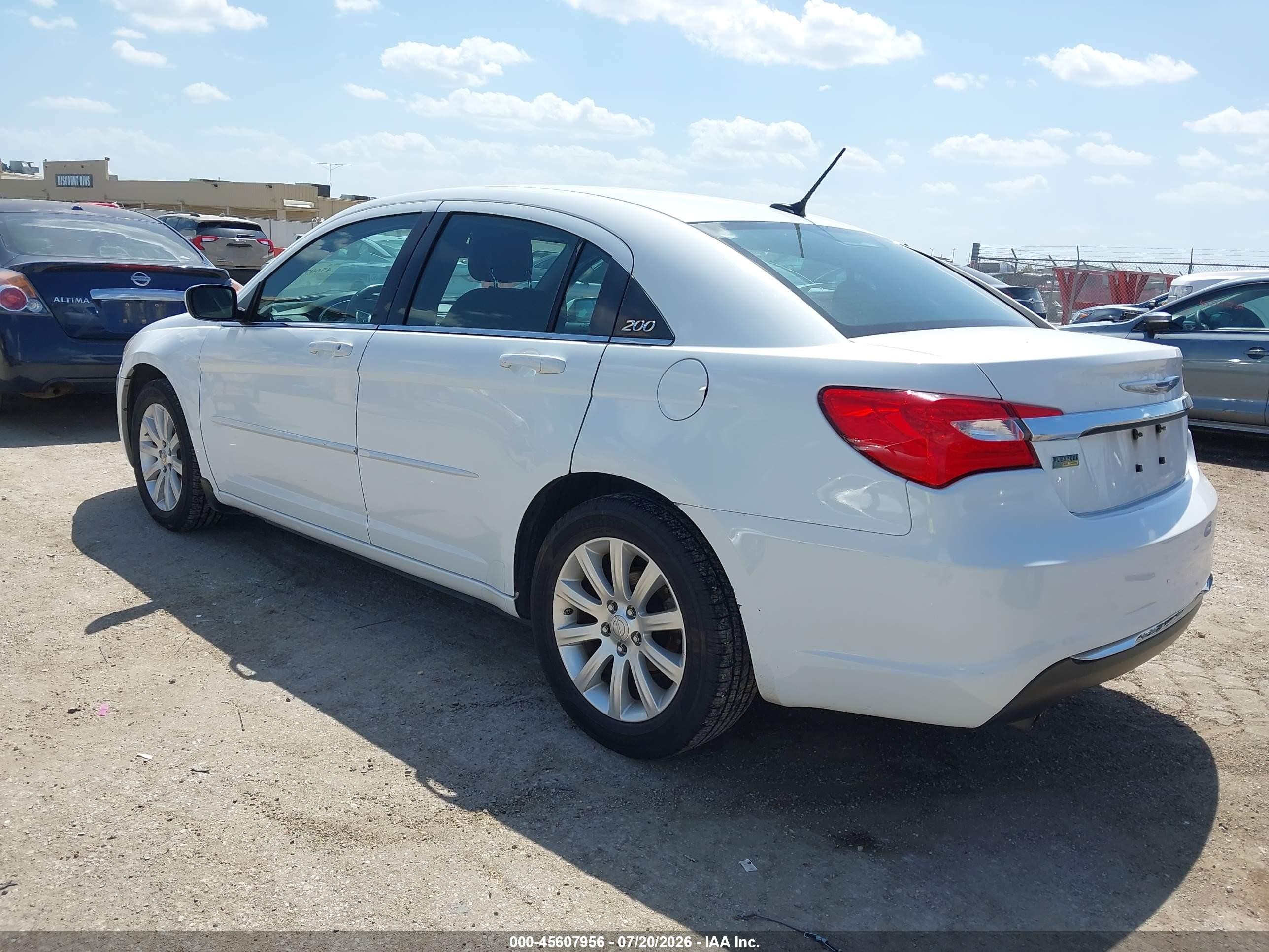 2011 Chrysler 200 Touring Белый vin: 1C3BC1FGXBN553193