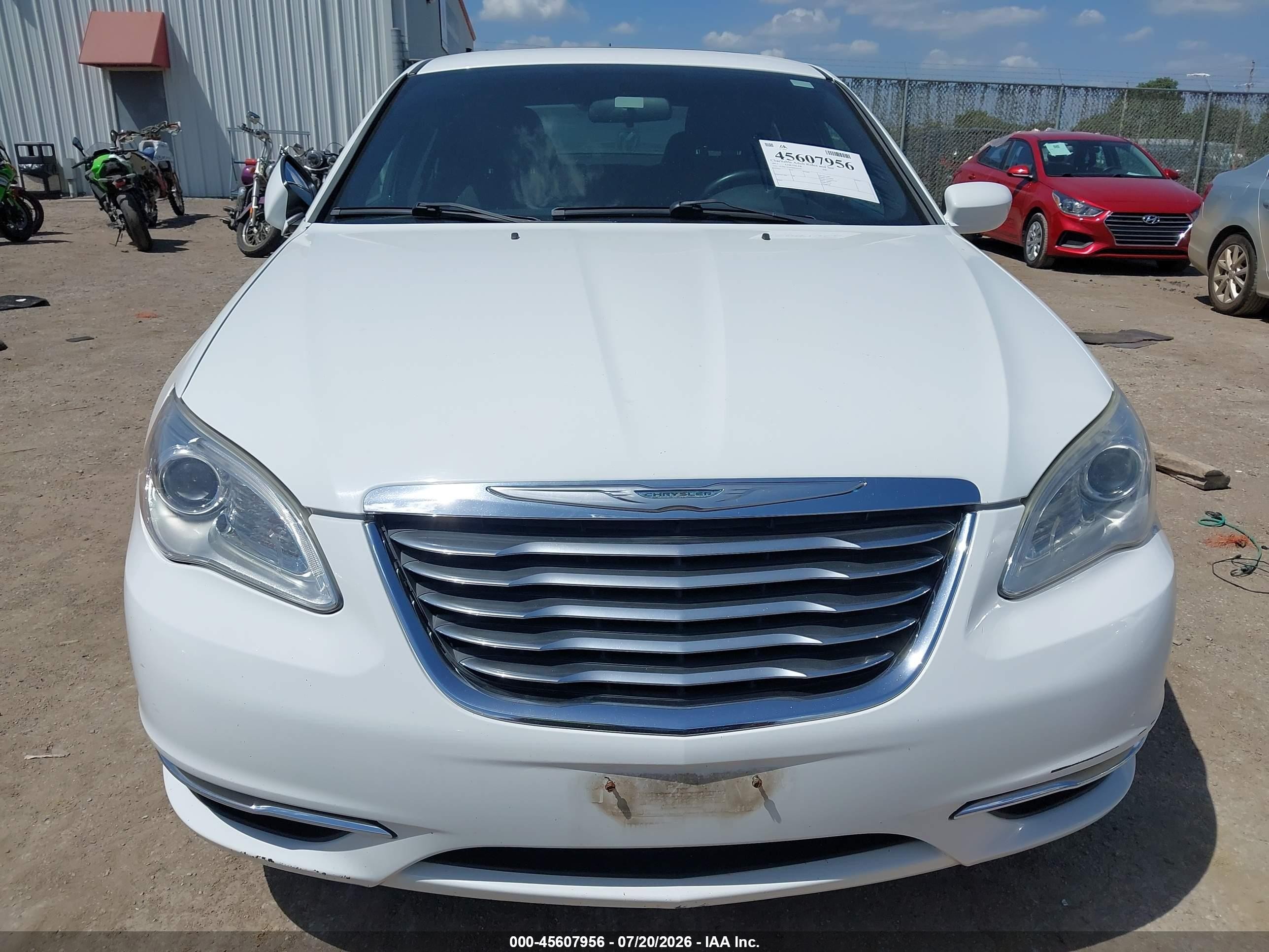 2011 Chrysler 200 Touring Белый vin: 1C3BC1FGXBN553193