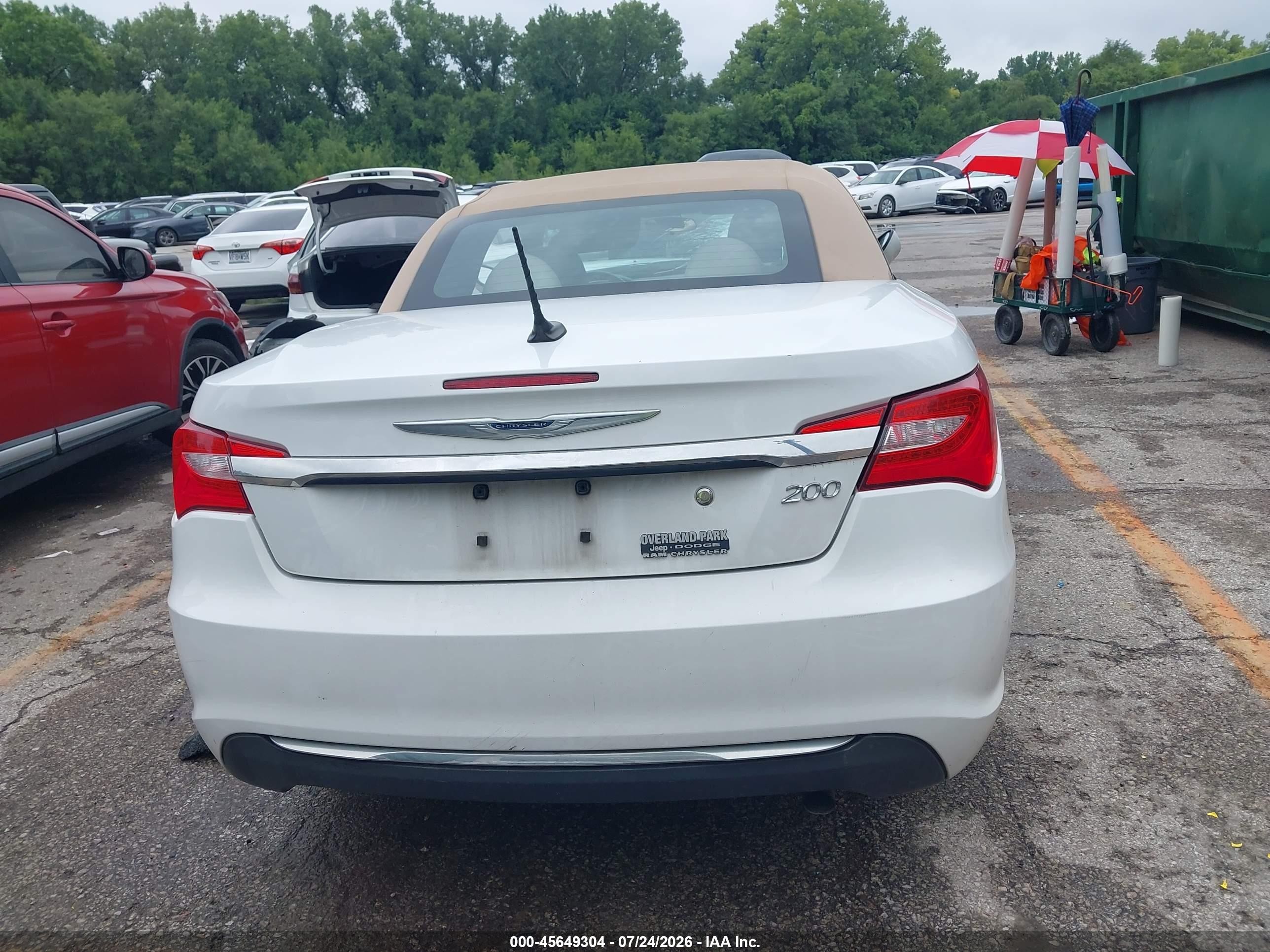 2011 Chrysler 200 Touring White vin: 1C3BC2EB0BN549777