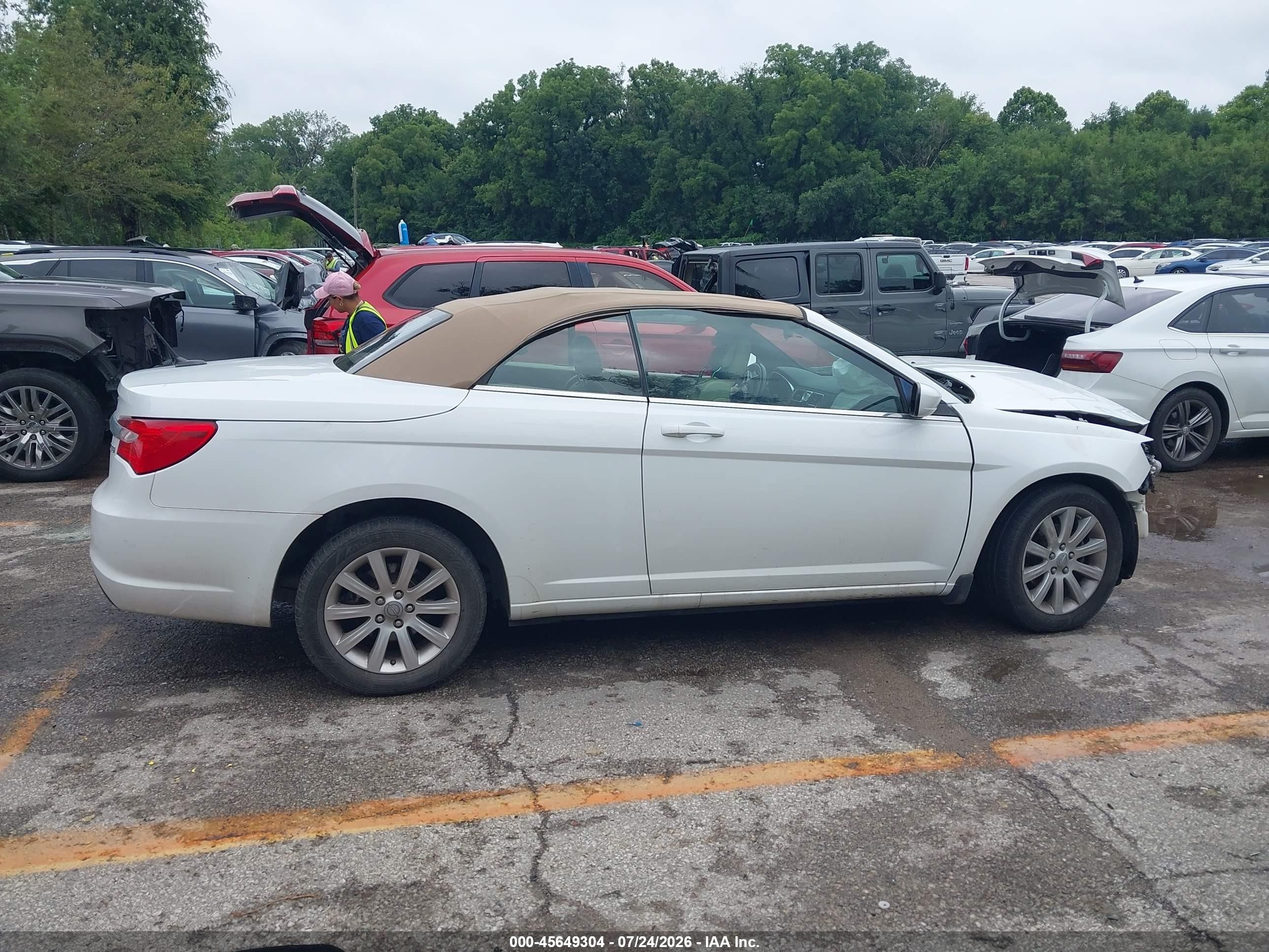 2011 Chrysler 200 Touring White vin: 1C3BC2EB0BN549777