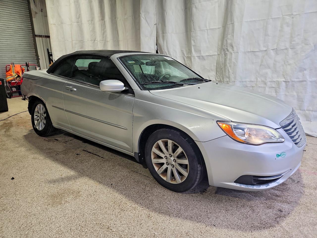 2011 Chrysler 200 Touring Silver vin: 1C3BC2EB3BN589299