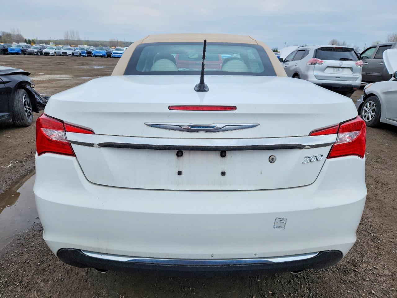 2011 Chrysler 200 Touring White vin: 1C3BC2EG5BN549687
