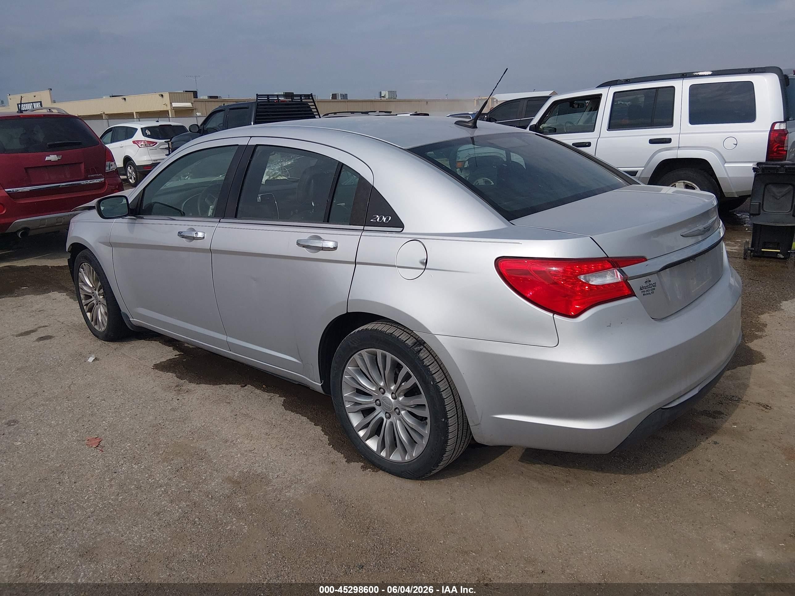 2011 Chrysler 200 Limited Silver vin: 1C3BC2FB5BN500945