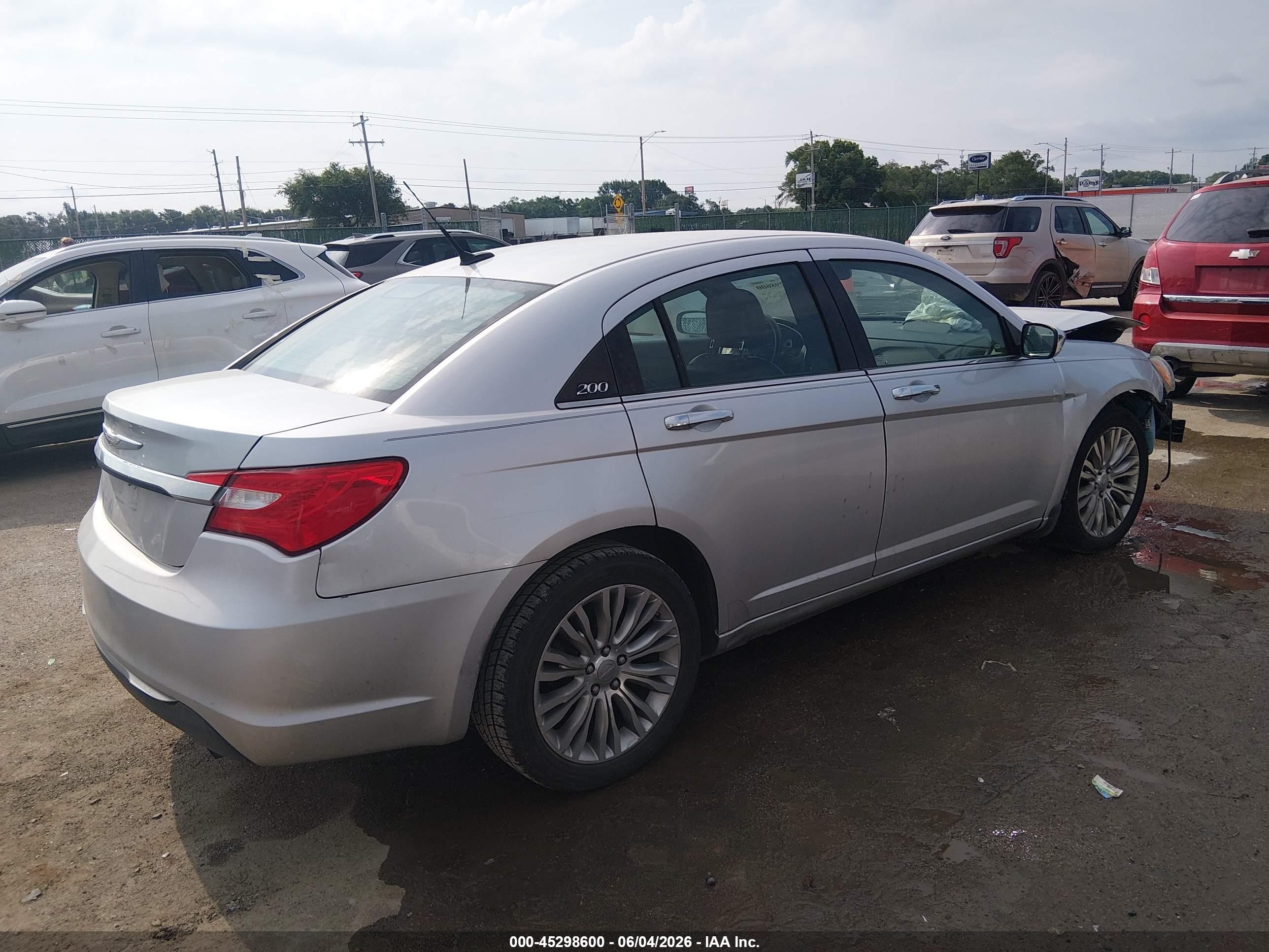 2011 Chrysler 200 Limited Silver vin: 1C3BC2FB5BN500945