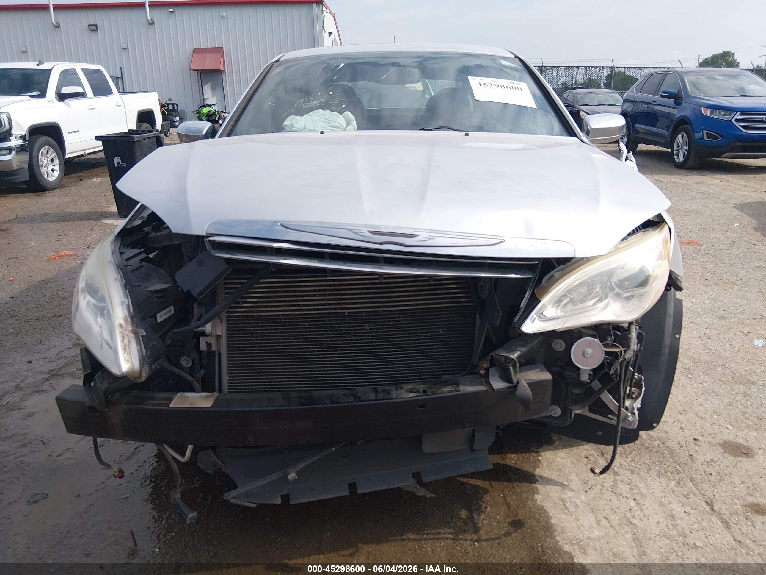 2011 Chrysler 200 Limited Silver vin: 1C3BC2FB5BN500945