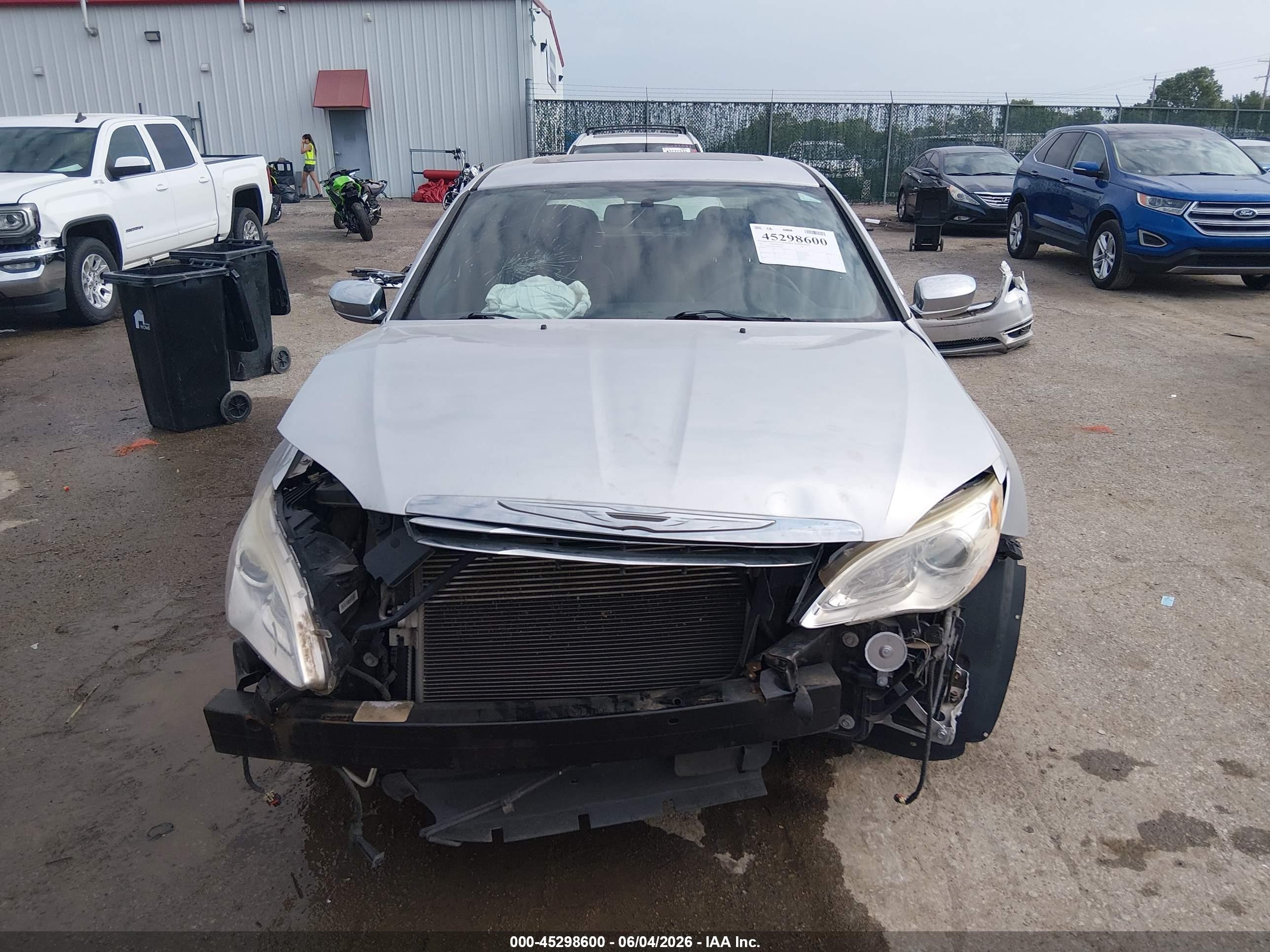 2011 Chrysler 200 Limited Silver vin: 1C3BC2FB5BN500945