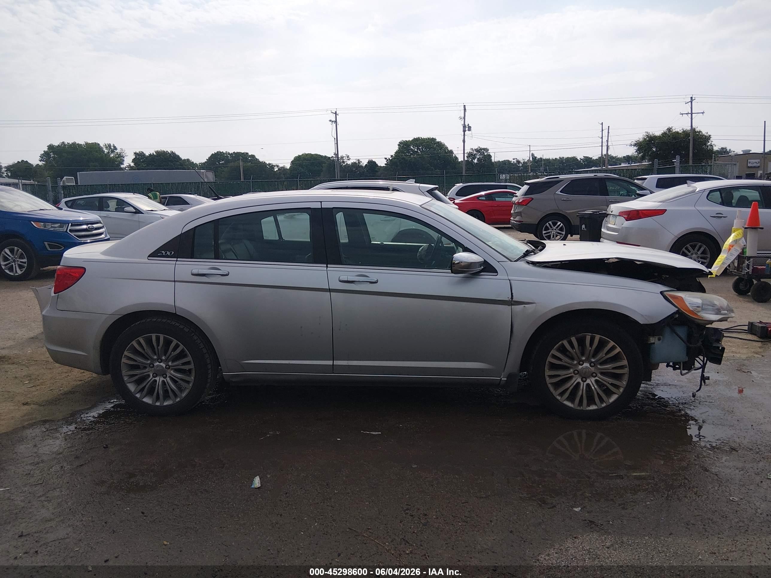 2011 Chrysler 200 Limited Silver vin: 1C3BC2FB5BN500945