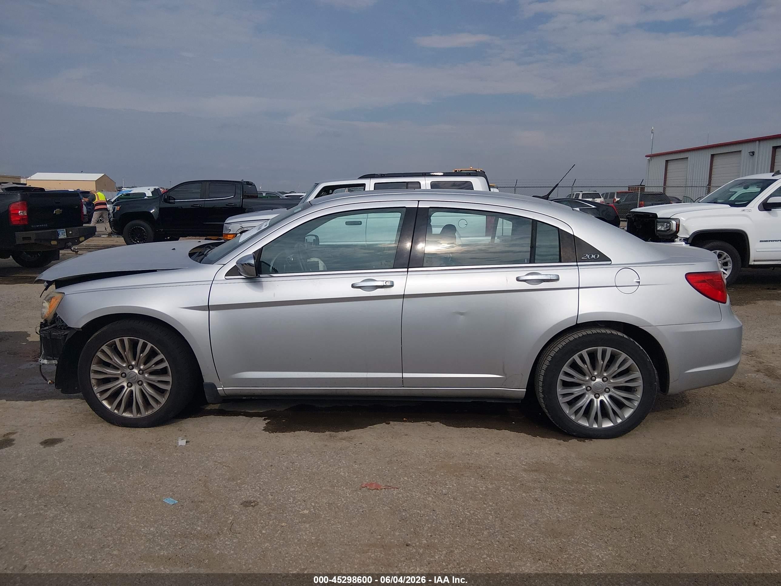 2011 Chrysler 200 Limited Silver vin: 1C3BC2FB5BN500945