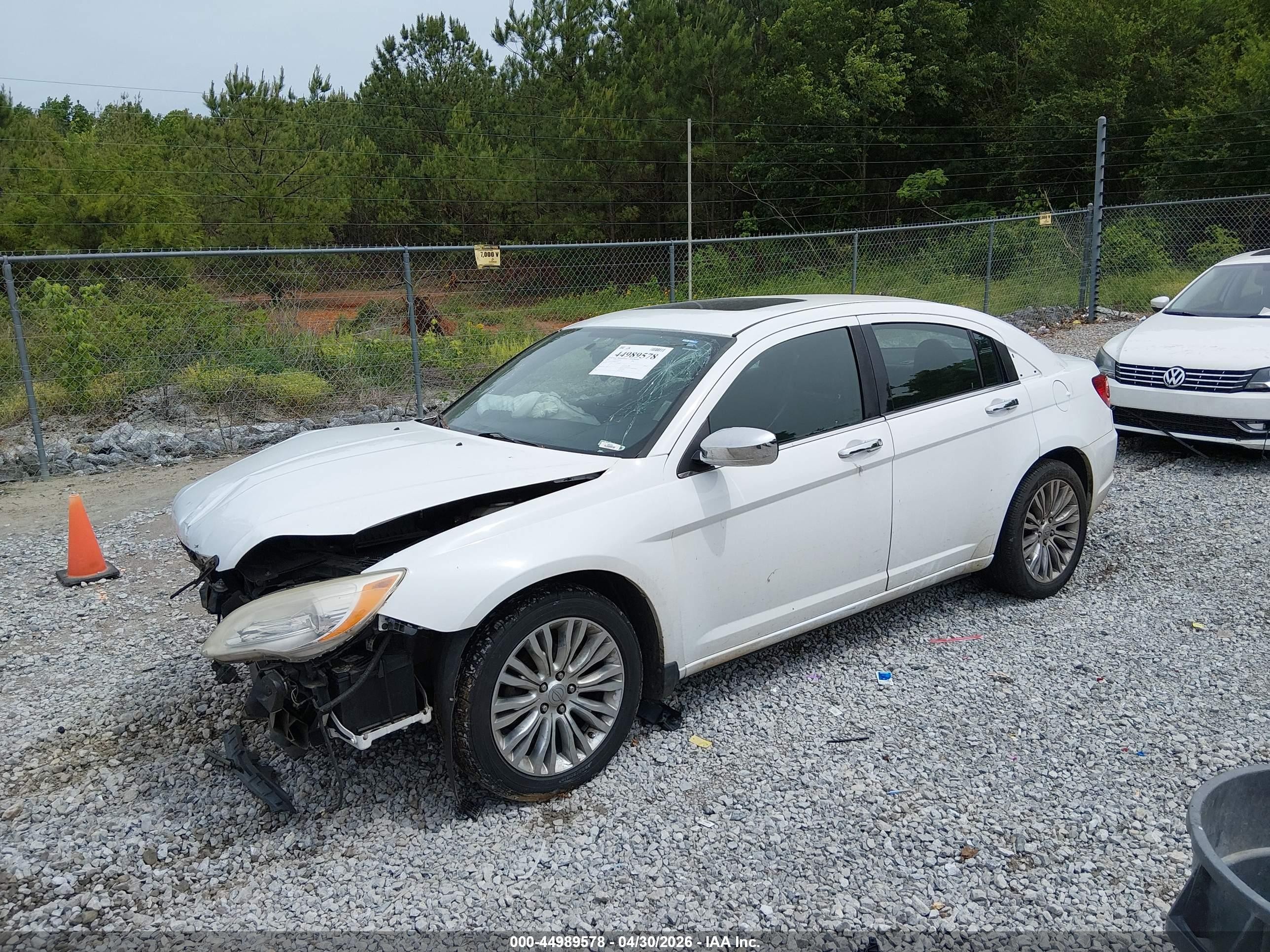 2011 Chrysler 200 Limited White vin: 1C3BC2FG1BN571913