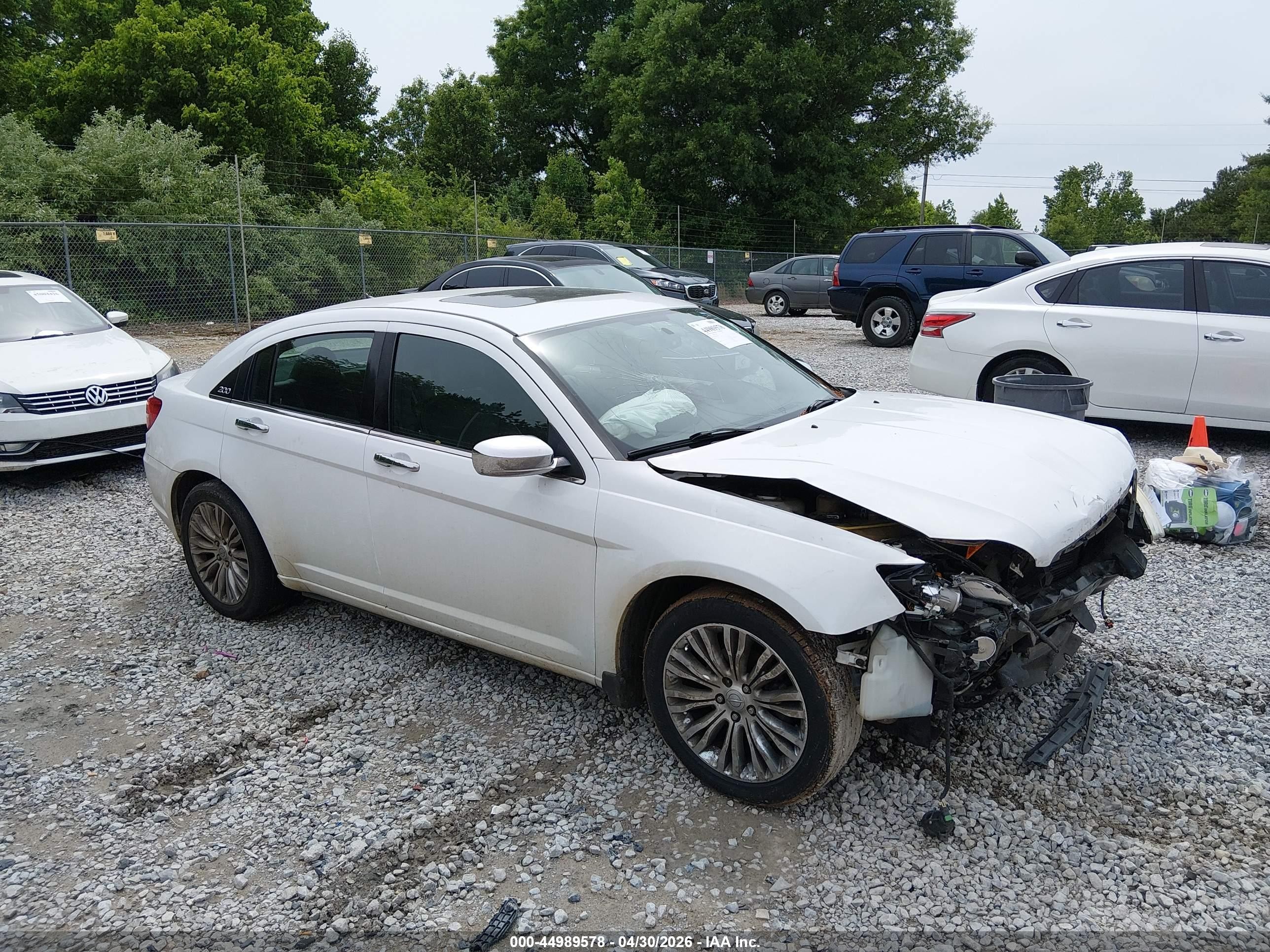 2011 Chrysler 200 Limited White vin: 1C3BC2FG1BN571913