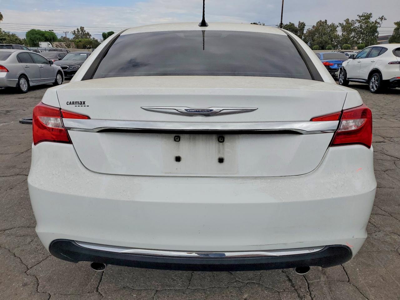 2011 Chrysler 200 Limited White vin: 1C3BC2FG7BN618216