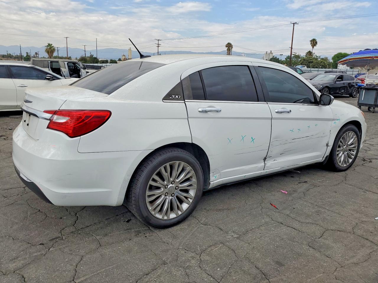 2011 Chrysler 200 Limited White vin: 1C3BC2FG7BN618216