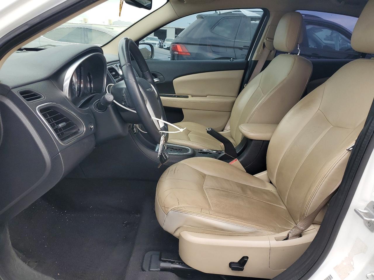 2011 Chrysler 200 Limited White vin: 1C3BC2FG7BN618216