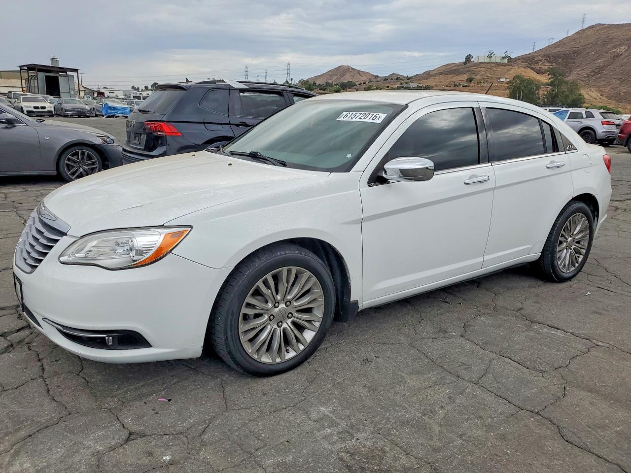 2011 Chrysler 200 Limited White vin: 1C3BC2FG7BN618216