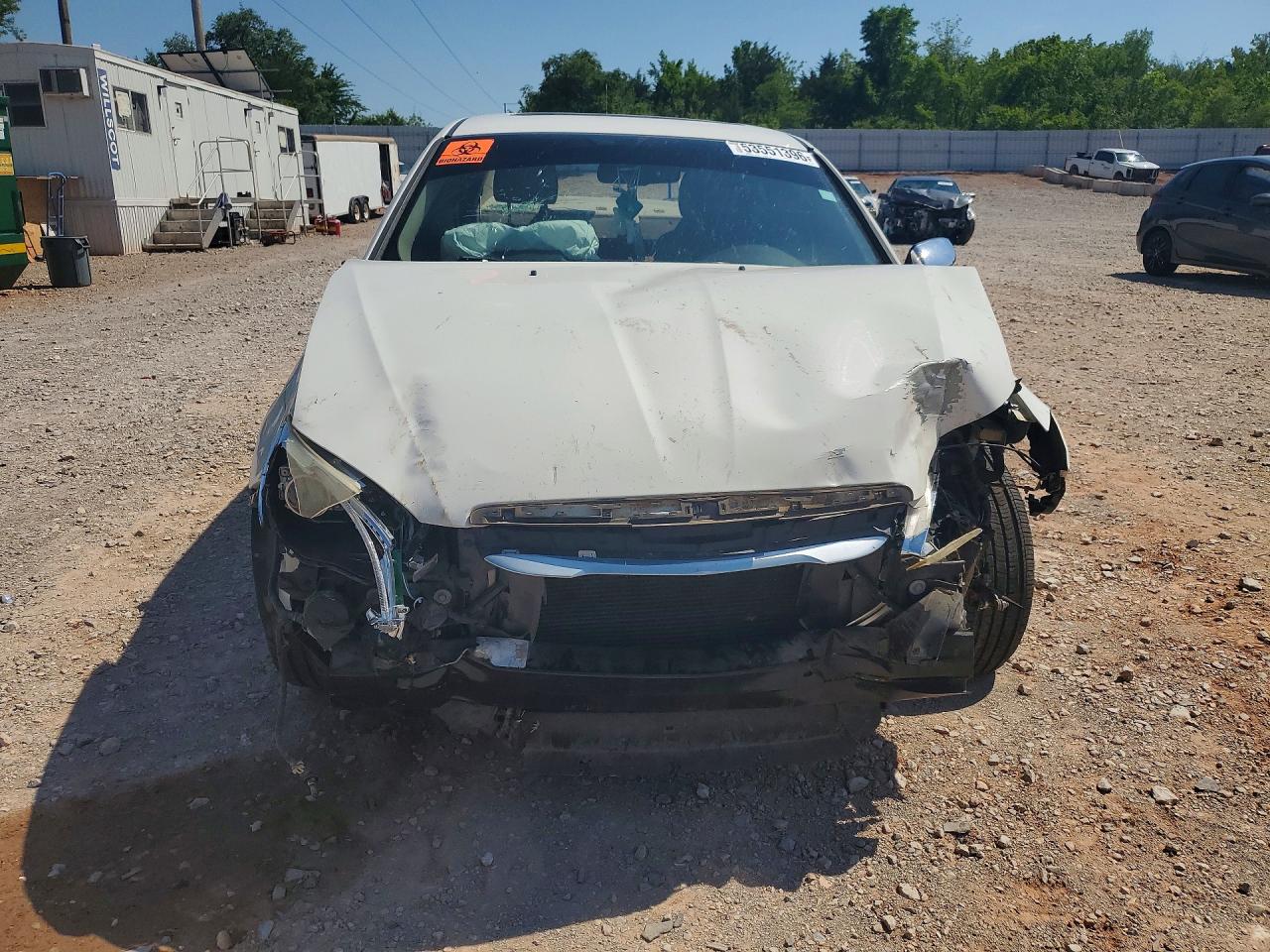 2011 Chrysler 200 White vin: 1C3BC2FG9BN505464