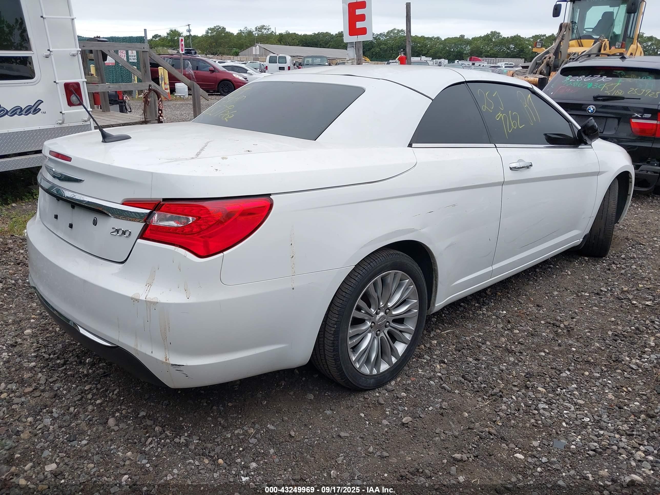2011 Chrysler 200 Limited White vin: 1C3BC7EG6BN560615