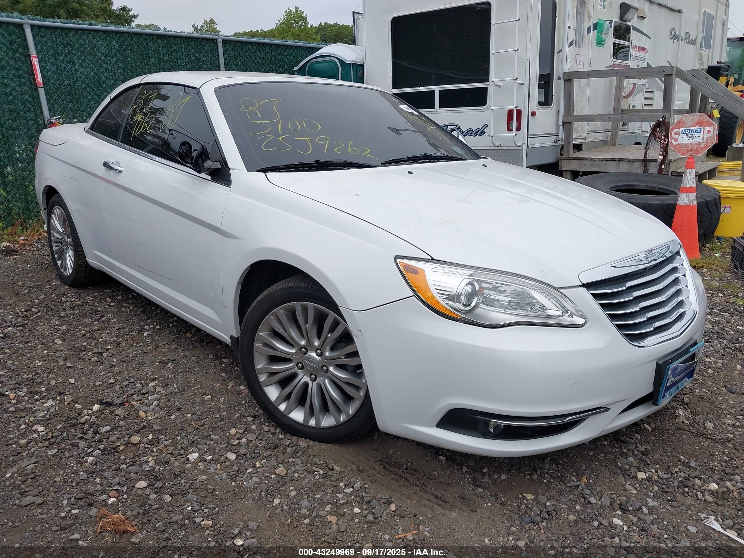 2011 Chrysler 200 Limited White vin: 1C3BC7EG6BN560615