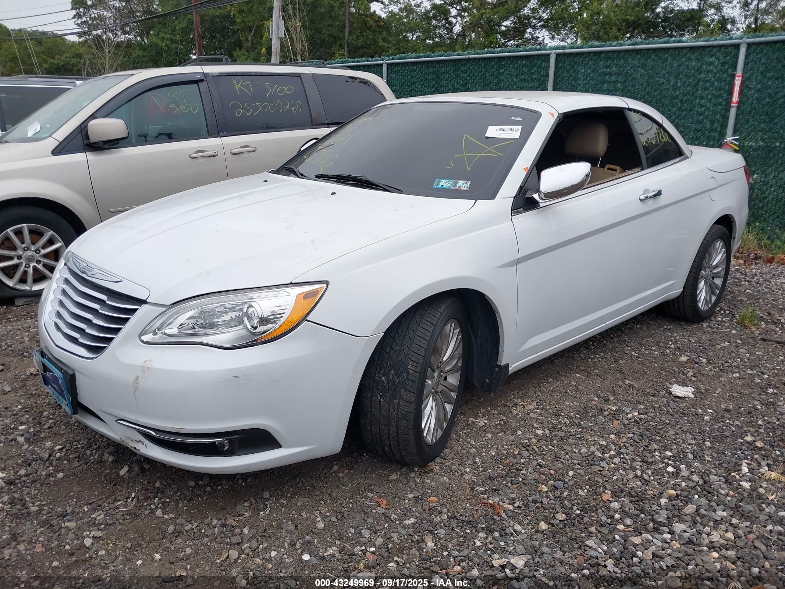 2011 Chrysler 200 Limited White vin: 1C3BC7EG6BN560615