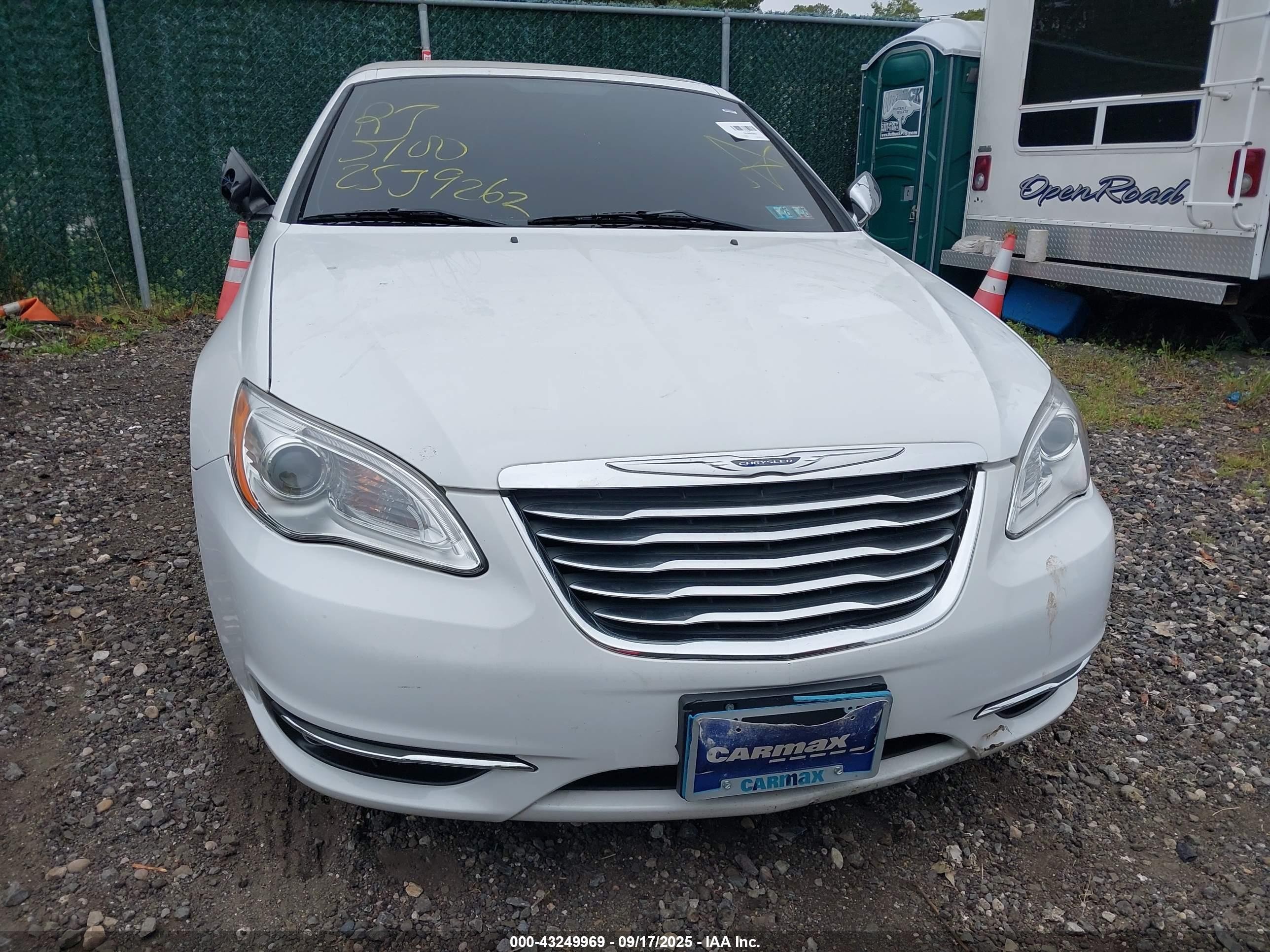 2011 Chrysler 200 Limited White vin: 1C3BC7EG6BN560615