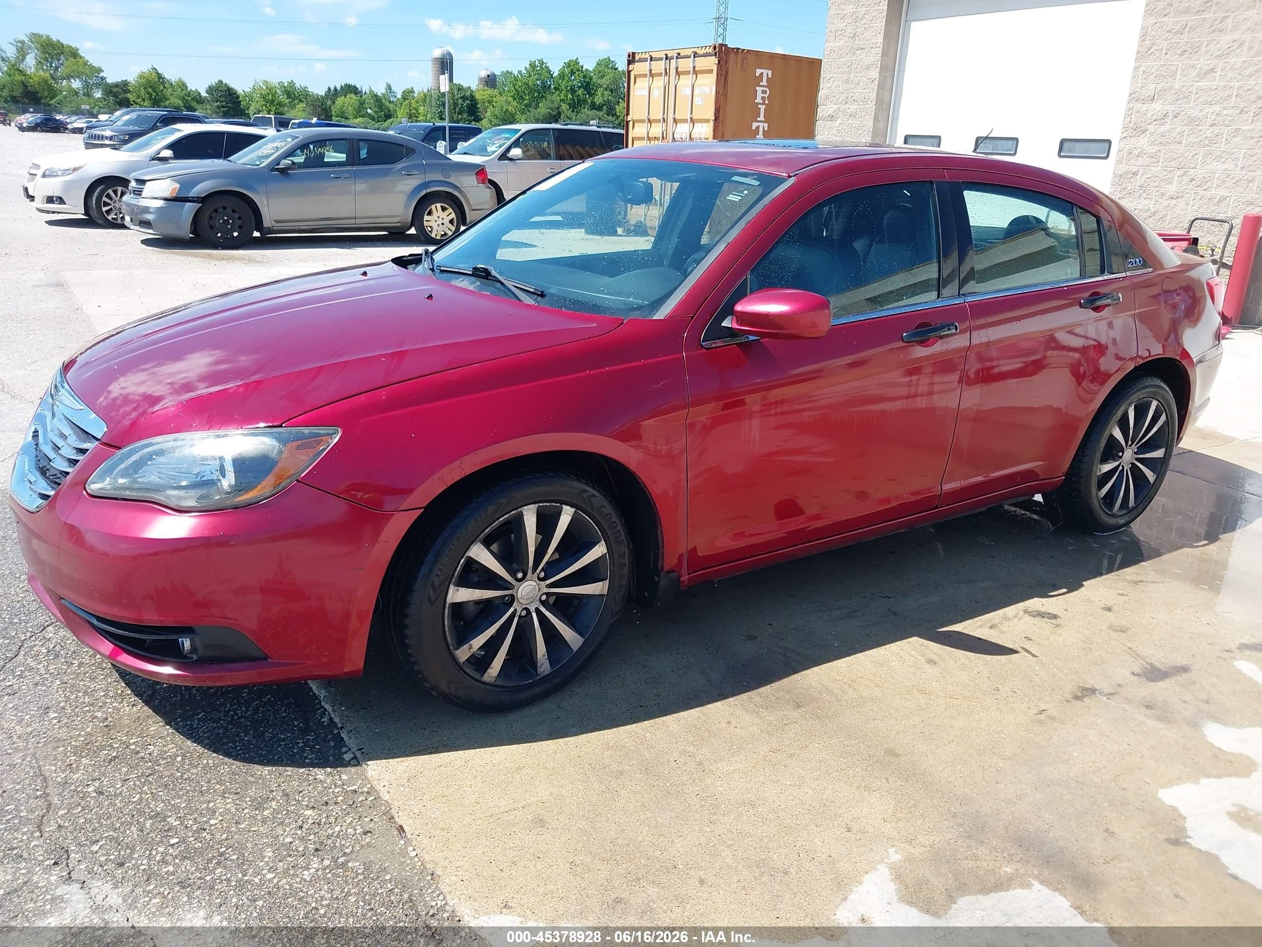 2011 Chrysler 200 S Red vin: 1C3BC8FG9BN567241