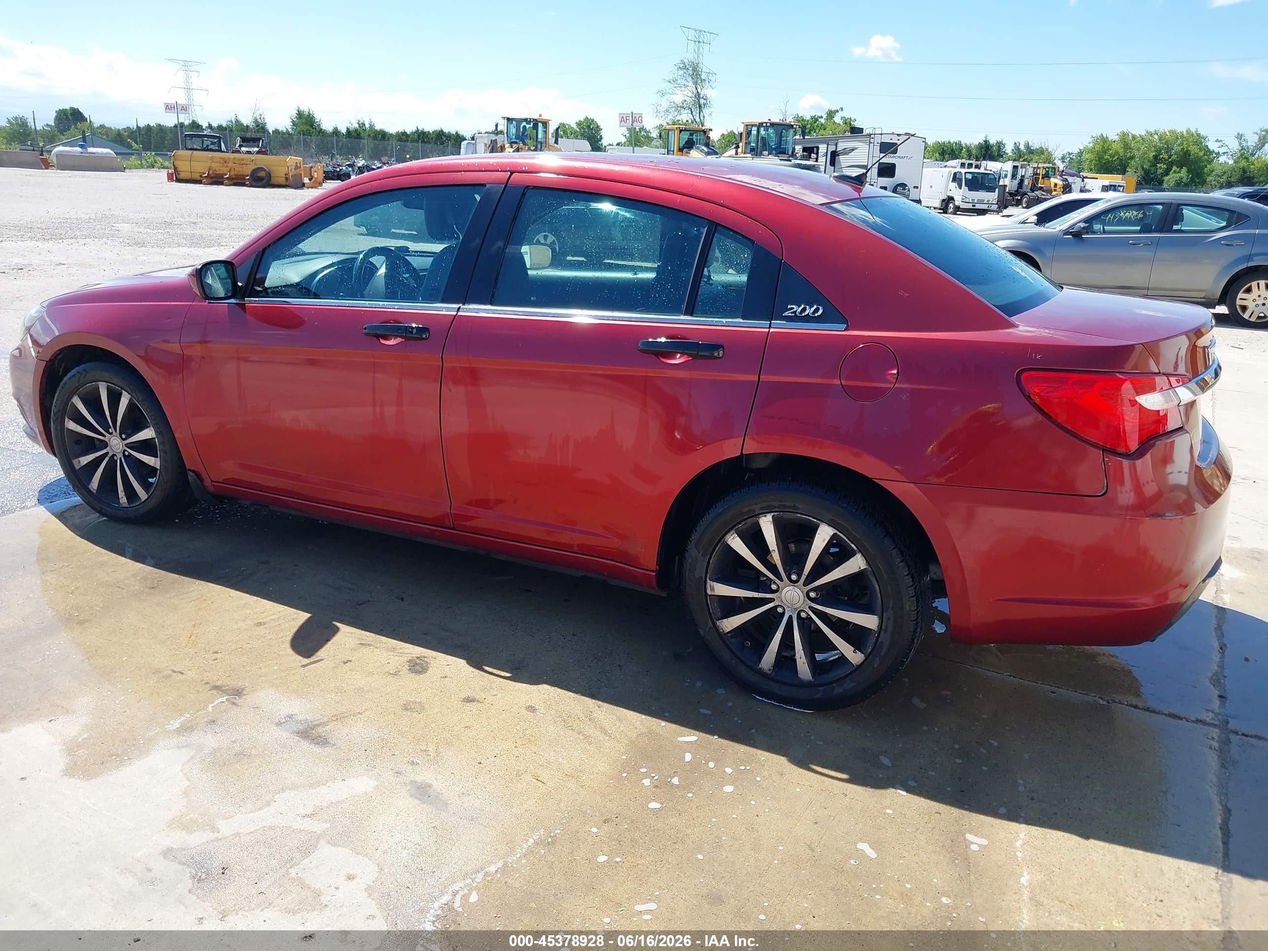 2011 Chrysler 200 S Red vin: 1C3BC8FG9BN567241