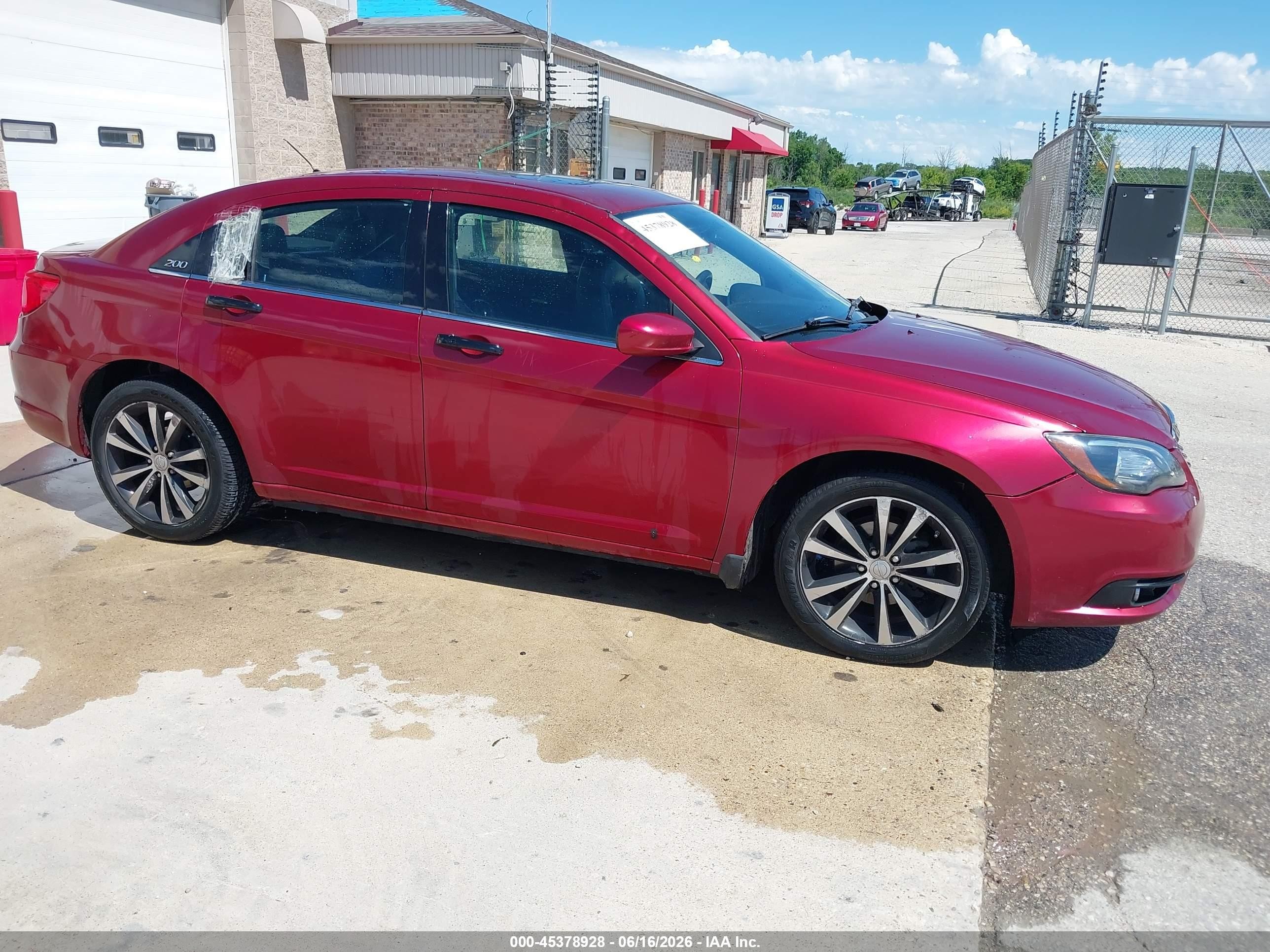 2011 Chrysler 200 S Red vin: 1C3BC8FG9BN567241