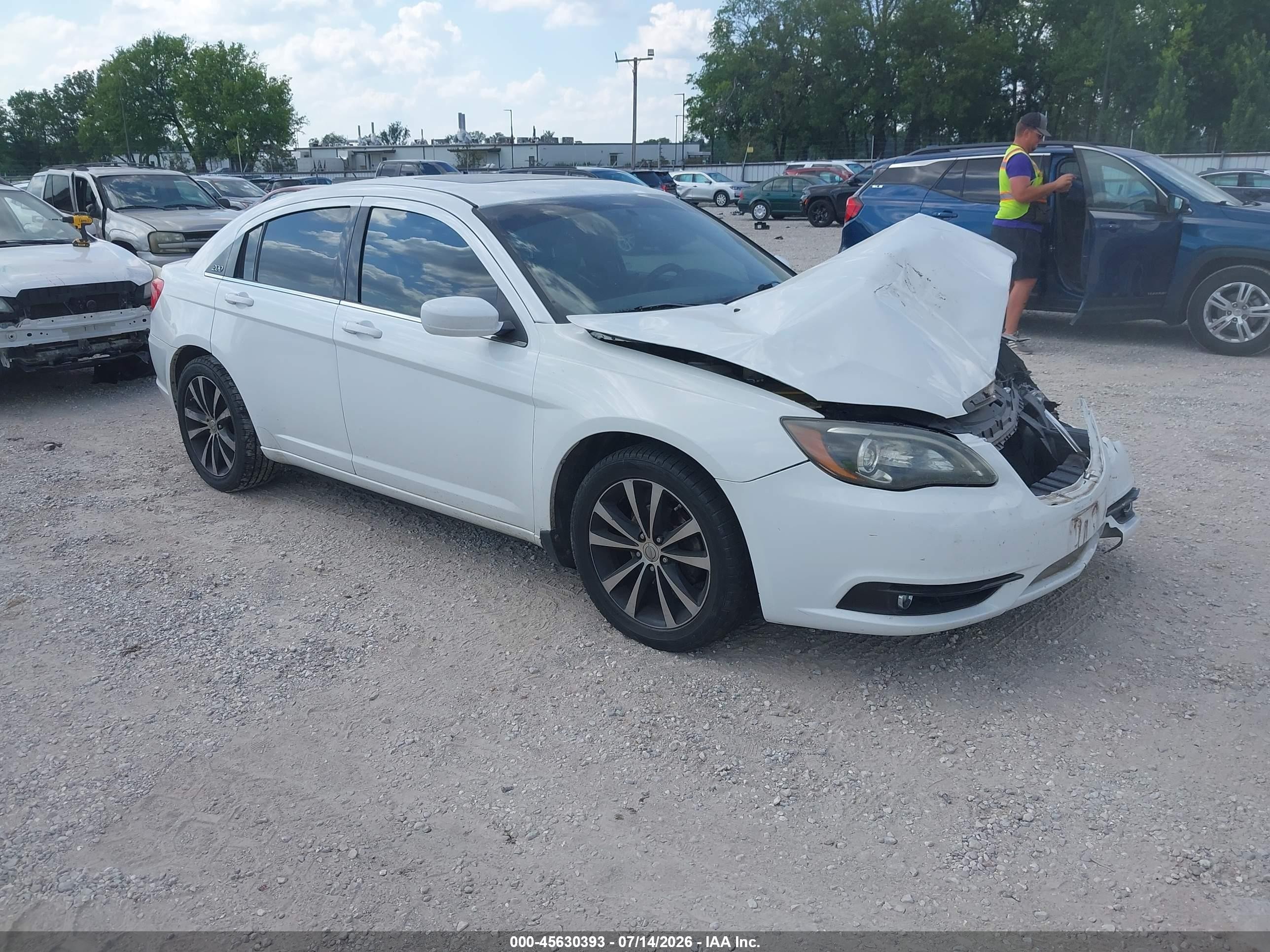 2011 Chrysler 200 S White vin: 1C3BC8FGXBN567586