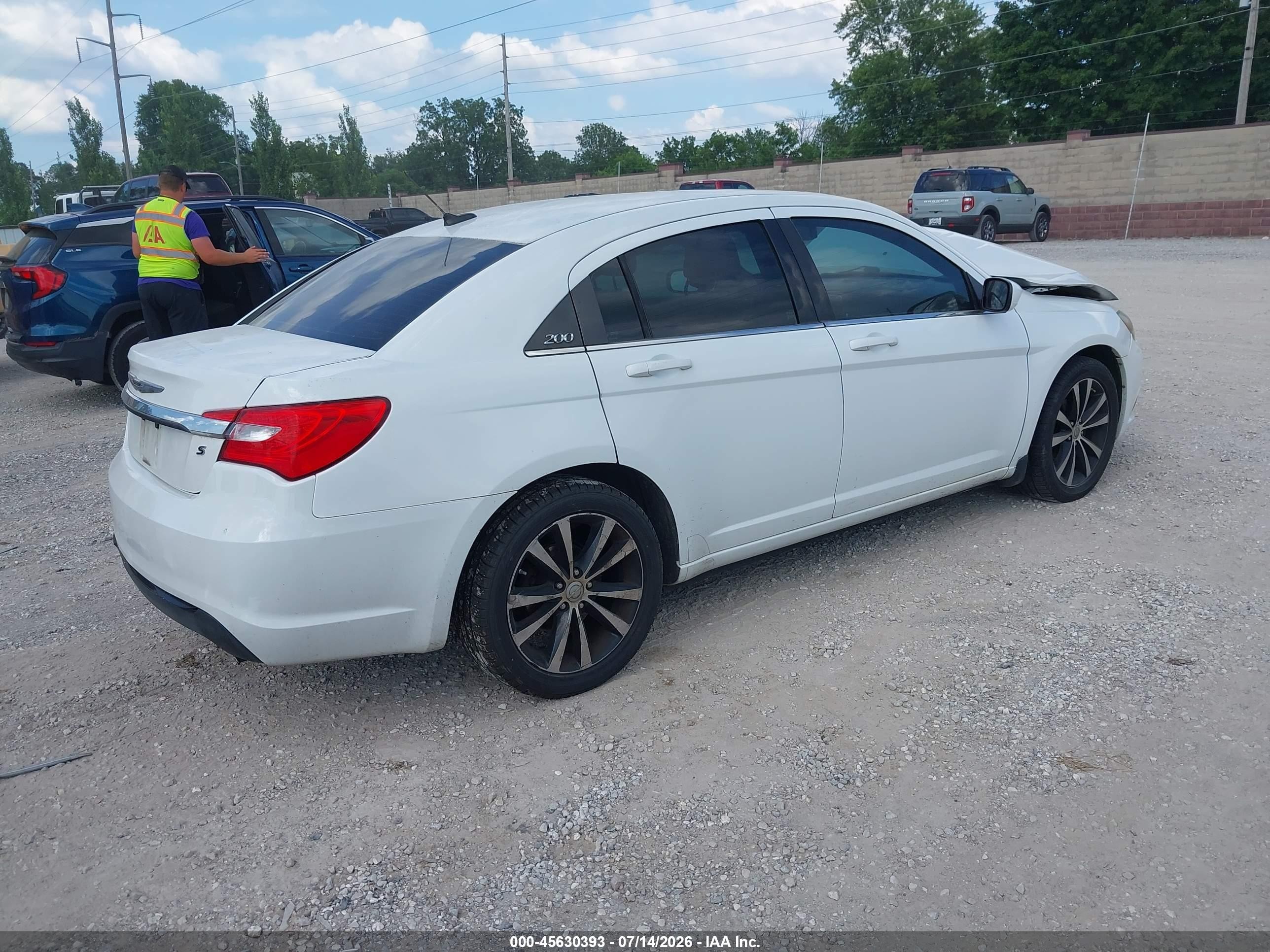 2011 Chrysler 200 S White vin: 1C3BC8FGXBN567586