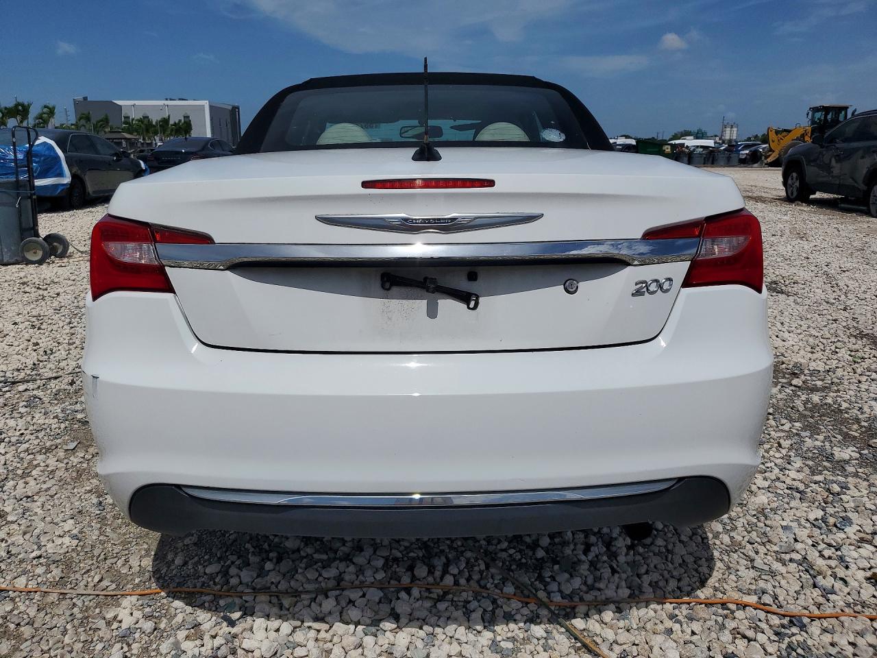 2013 Chrysler 200 Touring Белый vin: 1C3BCBEB1DN533011