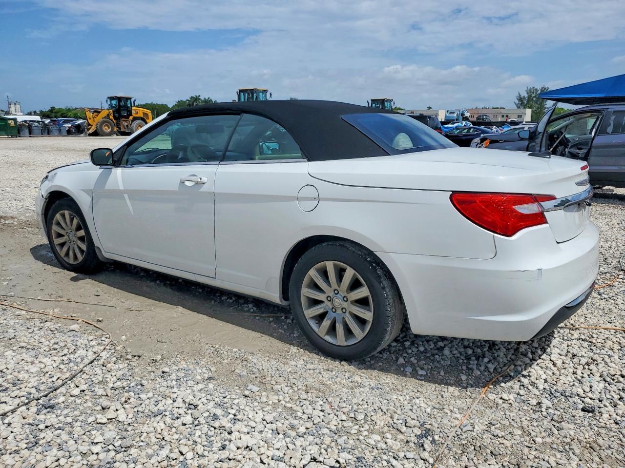 2013 Chrysler 200 Touring Белый vin: 1C3BCBEB1DN533011