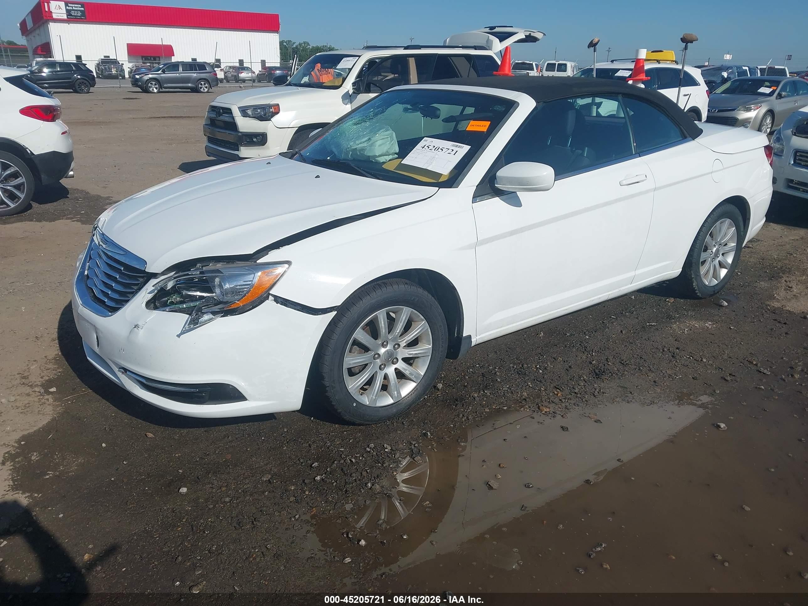 2013 Chrysler 200 Touring White vin: 1C3BCBEB4DN511777