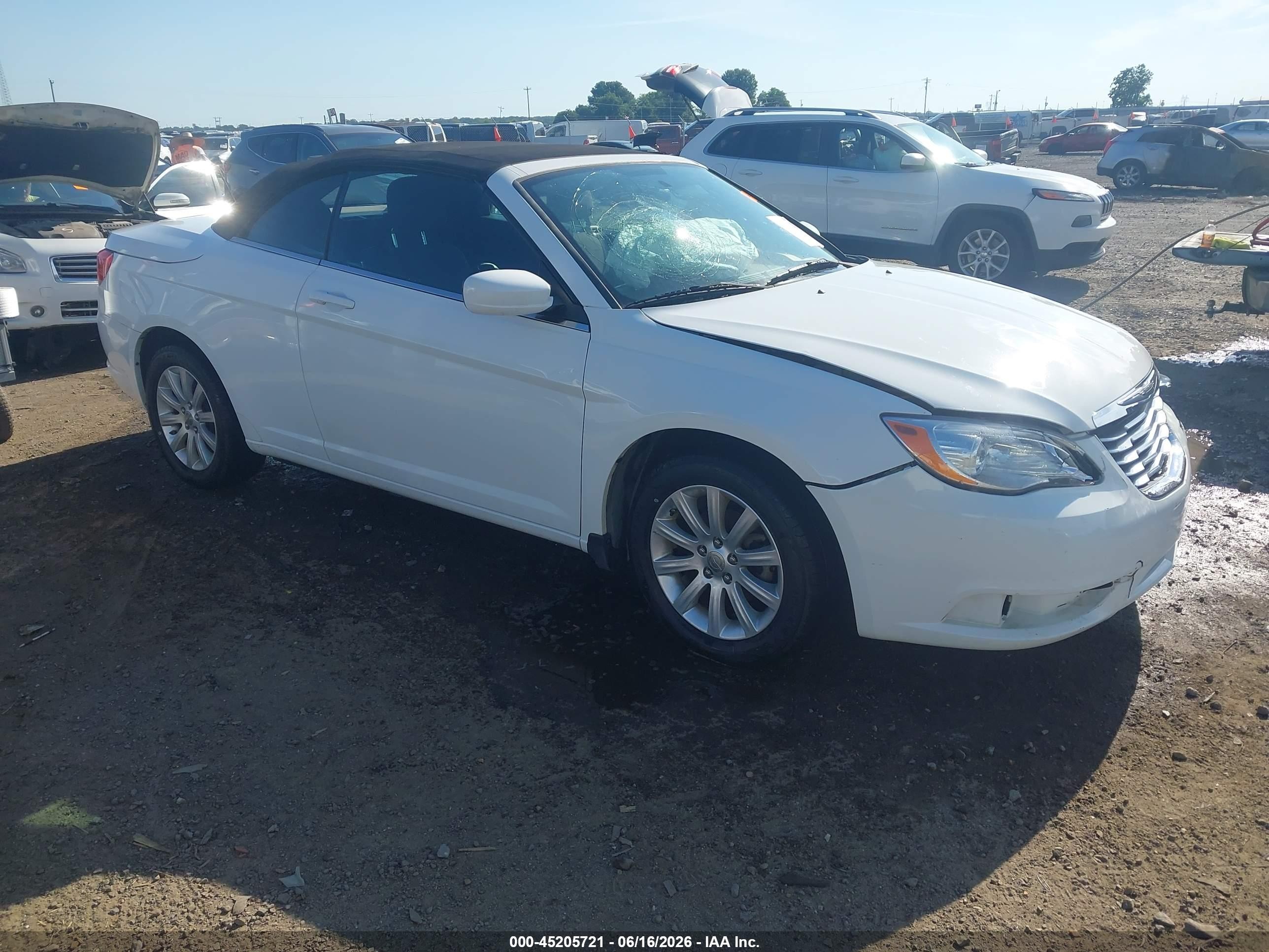 2013 Chrysler 200 Touring White vin: 1C3BCBEB4DN511777