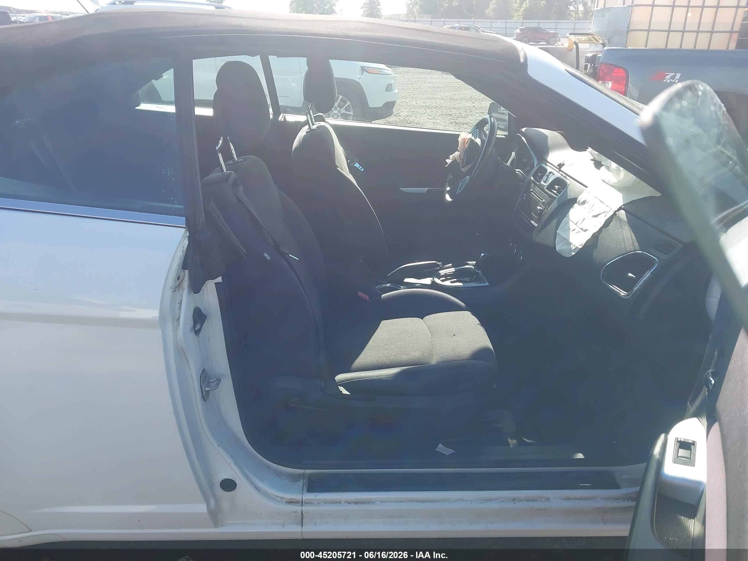 2013 Chrysler 200 Touring White vin: 1C3BCBEB4DN511777